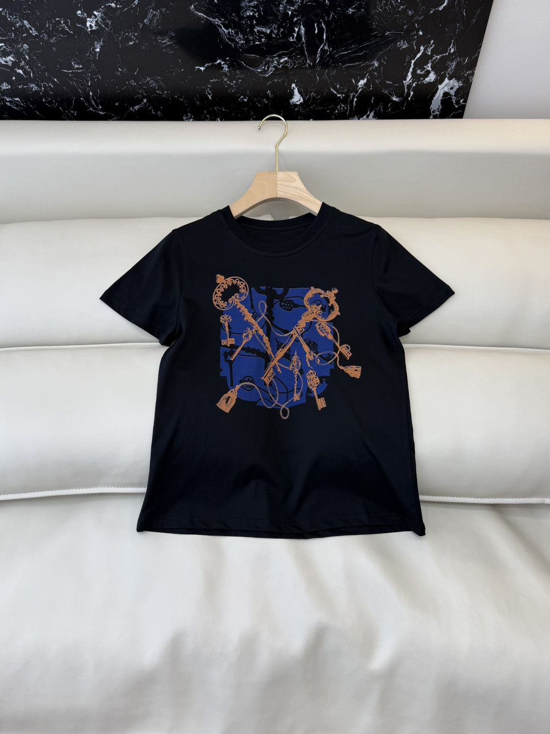 NO:737163,QG0161# New T-shirt Factory Special H Family Exclusive Edition Hermes Top Edition Printed Short-sleeved T-shirt Four Colors 36/38/40,,hermes,T-shirt,tees,t-shirt,19860909QG0161#新款T恤工厂特 H家 独家版 爱马仕 顶级版 印花 短袖T恤 四色36/38/40,,hermes,T-shirt,tees，t-shirt,,Women's clothing