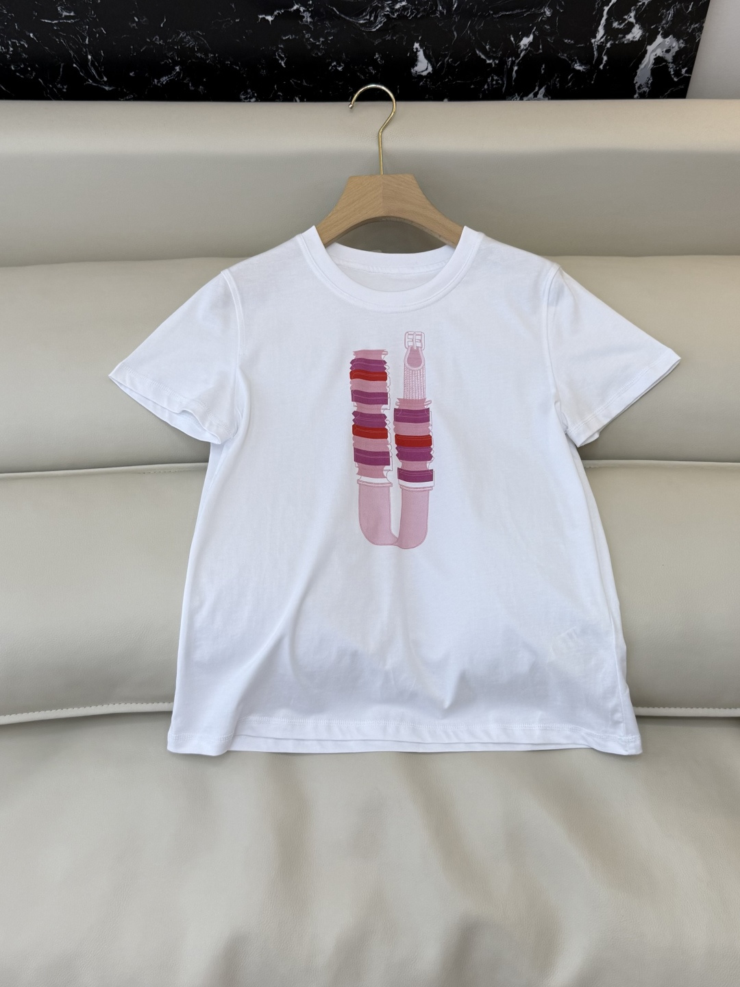 NO:737144,QG0162# New T-shirt Factory Special H Home Exclusive Edition Hermes Top Edition Printed Short Sleeve T-shirt Black White 36/38/40,,hermes,T-shirt,tees,t-shirt,19860909QG0162#新款T恤工厂特 H家 独家版 爱马仕 顶级版 印花 短袖T恤 黑色 白色 36/38/40,,hermes,T-shirt,tees，t-shirt,,Women's clothing