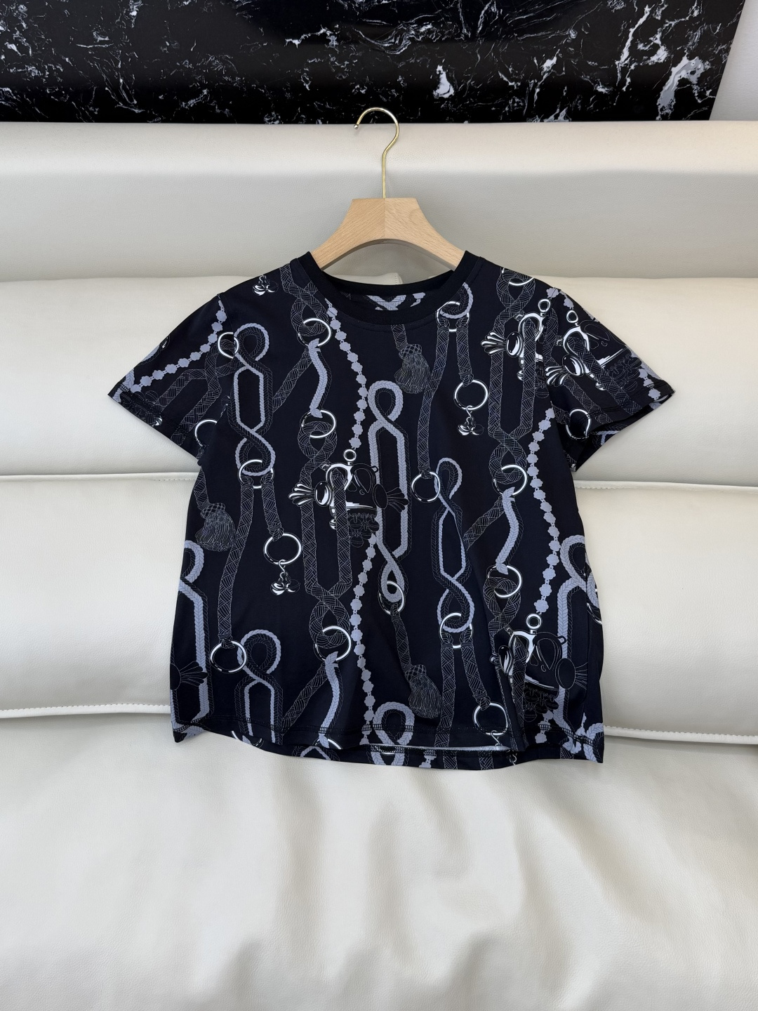 NO:737136,QG0159# New T-shirt Factory Special H Family Exclusive Edition Hermes Top Edition Printed Short Sleeve T-shirt Black 36/38/40,,hermes,T-shirt,tees,t-shirt,19860909QG0159#新款T恤工厂特 H家 独家版 爱马仕 顶级版 印花 短袖T恤 黑色 36/38/40,,hermes,T-shirt,tees，t-shirt,,Women's clothing