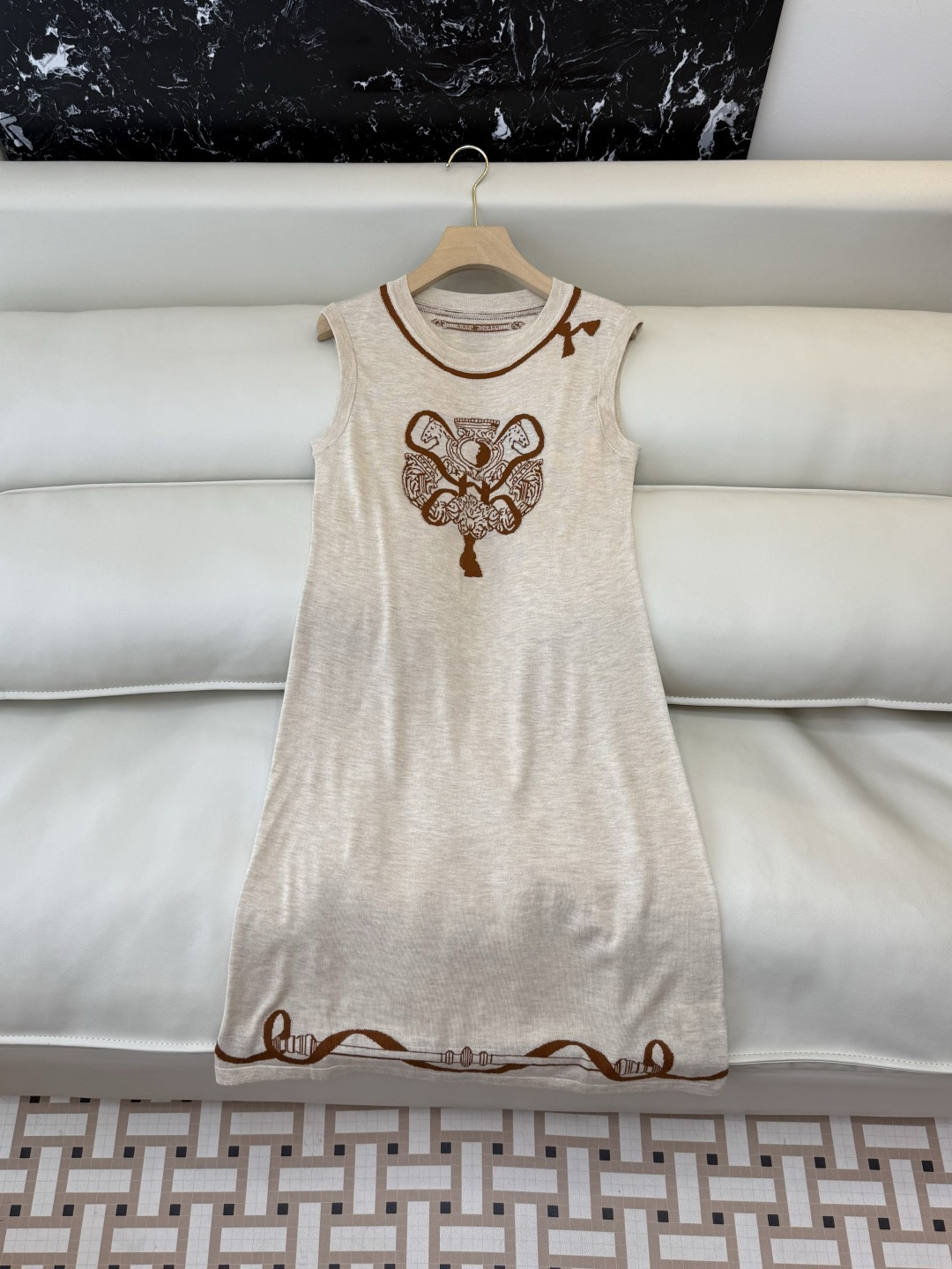 NO:722599,H326017#New Wool Knitting H Home Hermès Embroidery 15 Wool Sleeveless Dress Apricot Black S-XL,Hermes-Clothing,hermes,skirts,19860909H326017#新款羊毛针织 H家 爱马仕 绣花 15 羊毛 无袖连衣裙 杏色 黑色 S-XL,爱马仕-服装,hermes,skirts,,Women's clothing