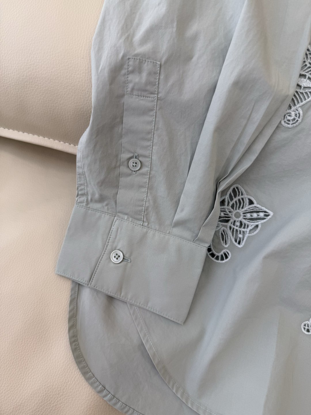 BM001#新款衬衫‼️L家 镂空绣花 长袖衬衫 三色 SML