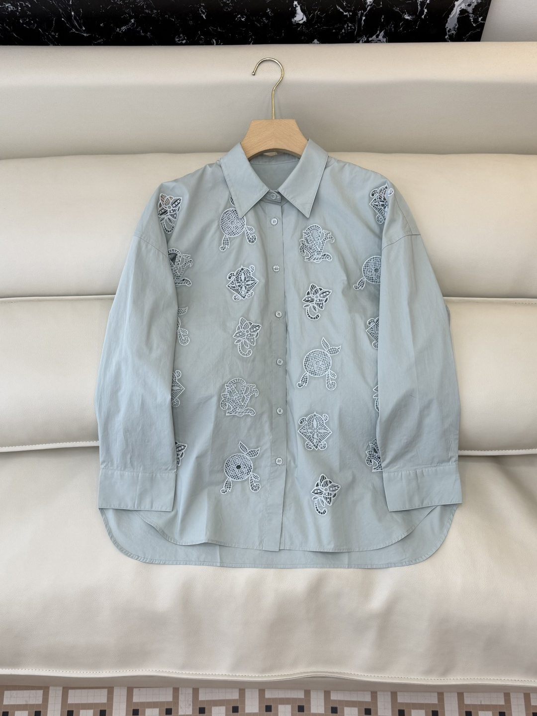 BM001#新款衬衫‼️L家 镂空绣花 长袖衬衫 三色 SML