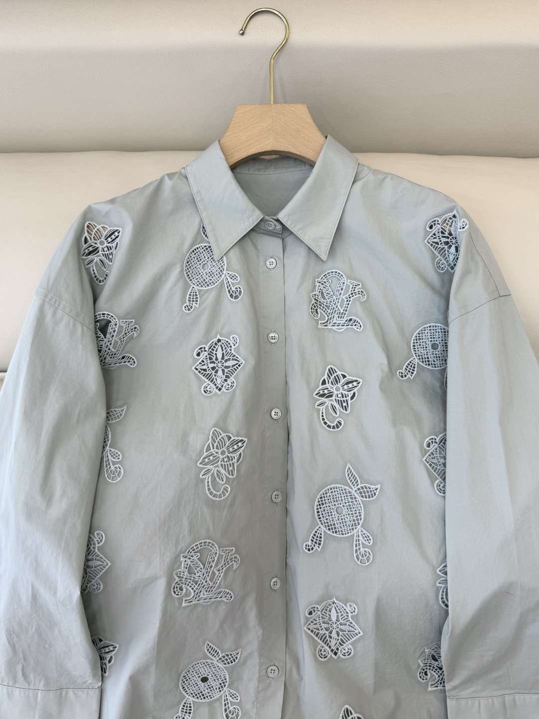 BM001#新款衬衫‼️L家 镂空绣花 长袖衬衫 三色 SML