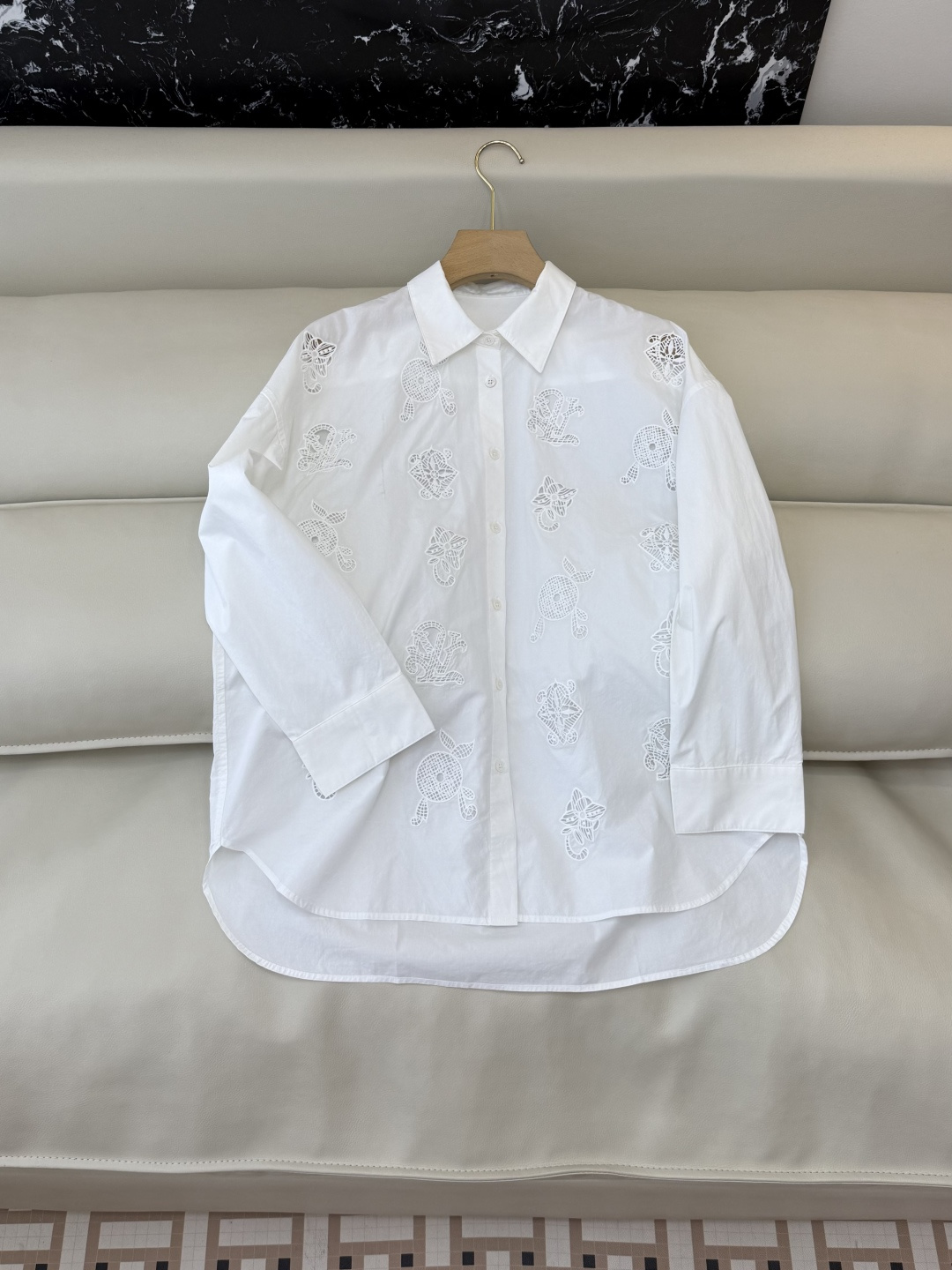 BM001#新款衬衫‼️L家 镂空绣花 长袖衬衫 三色 SML