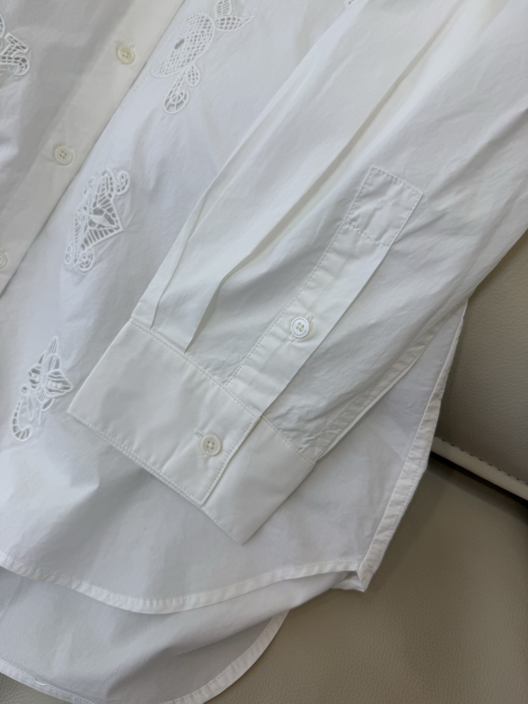 BM001#新款衬衫‼️L家 镂空绣花 长袖衬衫 三色 SML