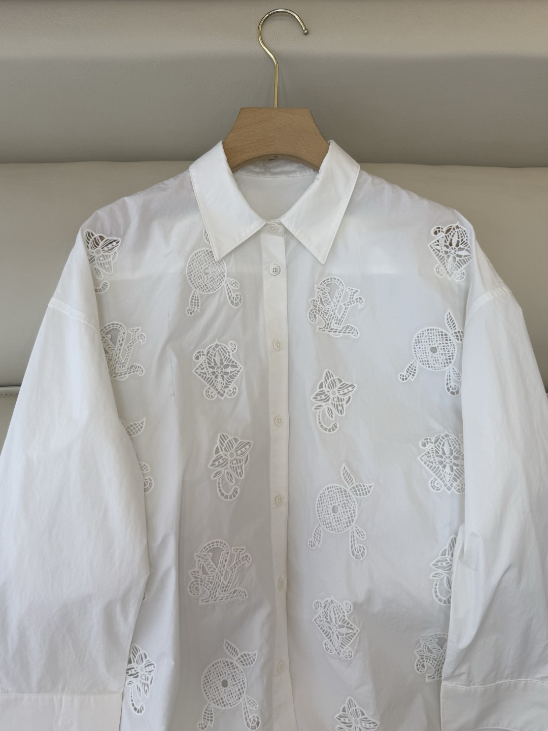BM001#新款衬衫‼️L家 镂空绣花 长袖衬衫 三色 SML