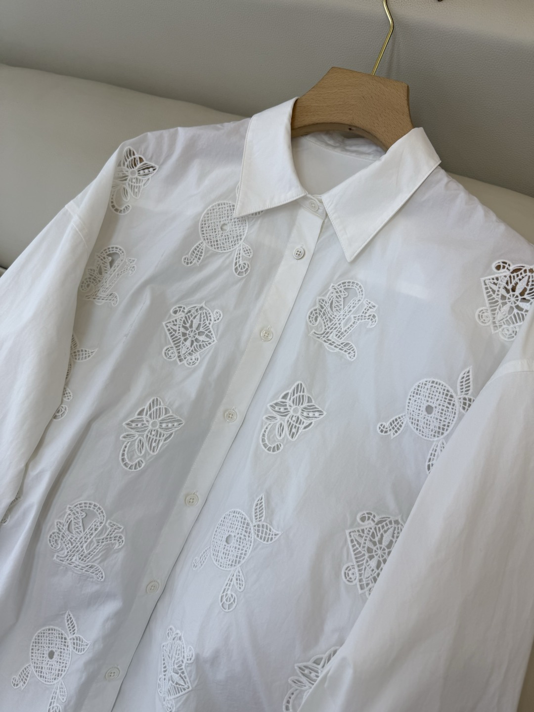 BM001#新款衬衫‼️L家 镂空绣花 长袖衬衫 三色 SML