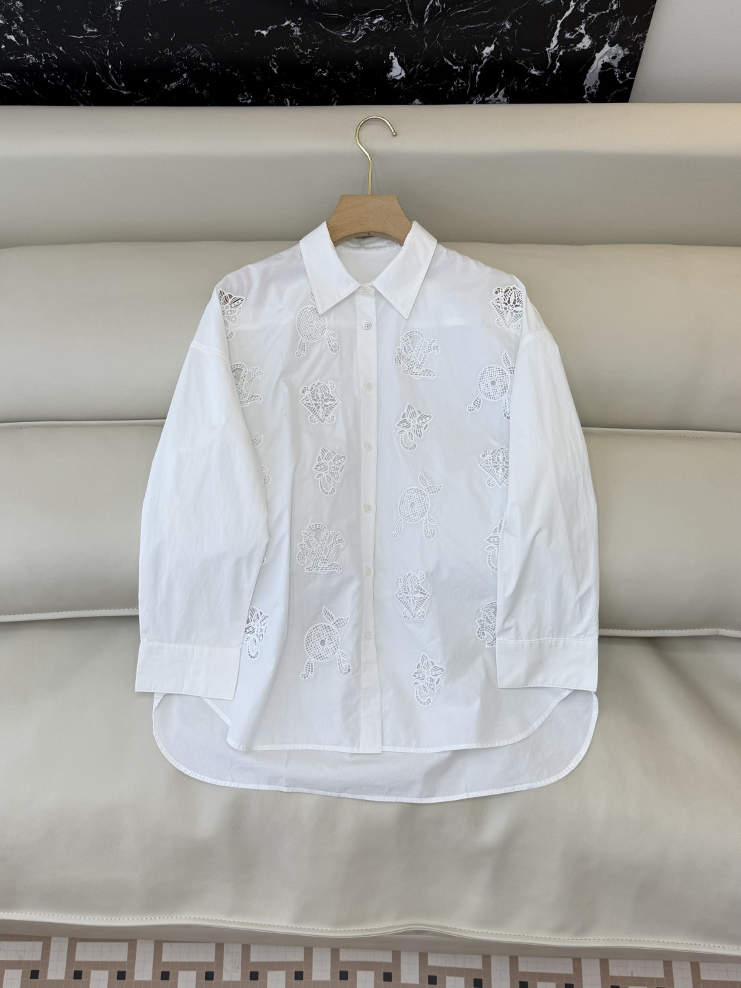 BM001#新款衬衫‼️L家 镂空绣花 长袖衬衫 三色 SML