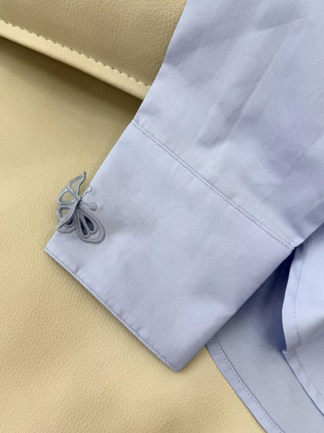 BM003#新款衬衫‼️GU 镂空绣花 长袖衬衫 白色 蓝色 SML