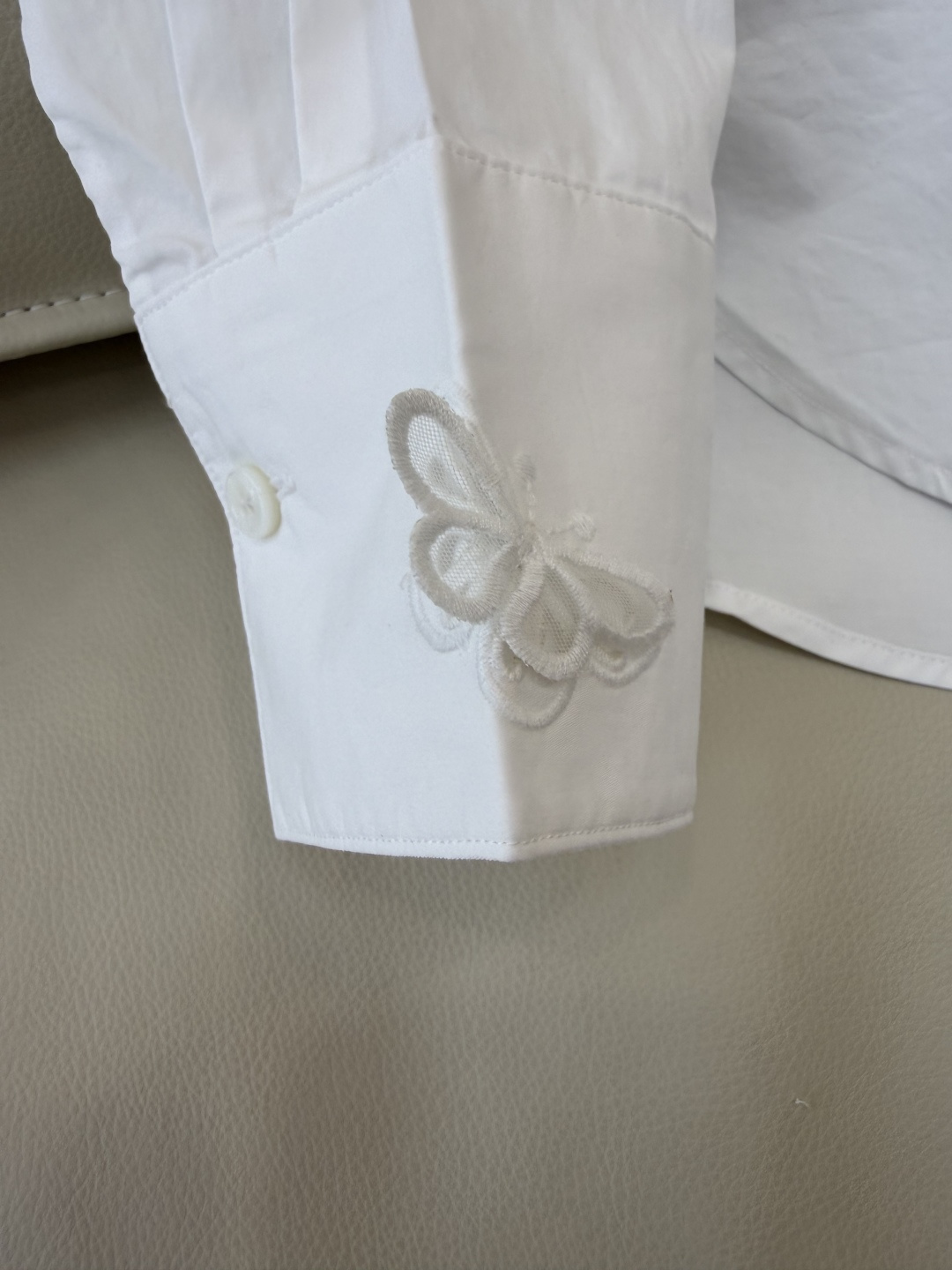 BM003#新款衬衫‼️GU 镂空绣花 长袖衬衫 白色 蓝色 SML