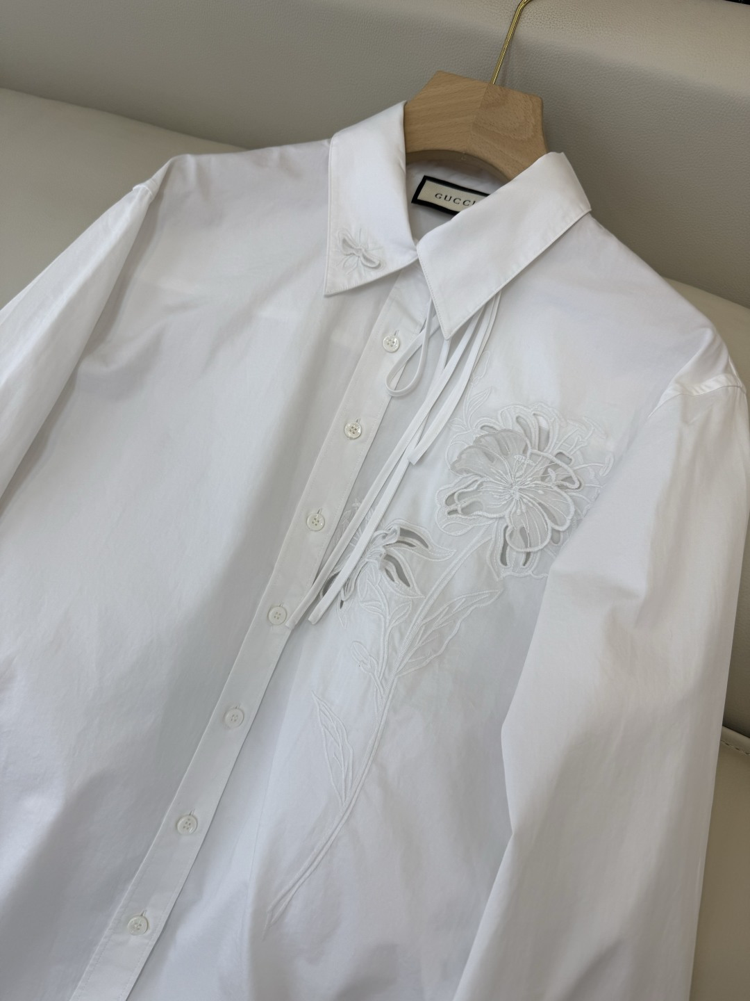 BM003#新款衬衫‼️GU 镂空绣花 长袖衬衫 白色 蓝色 SML