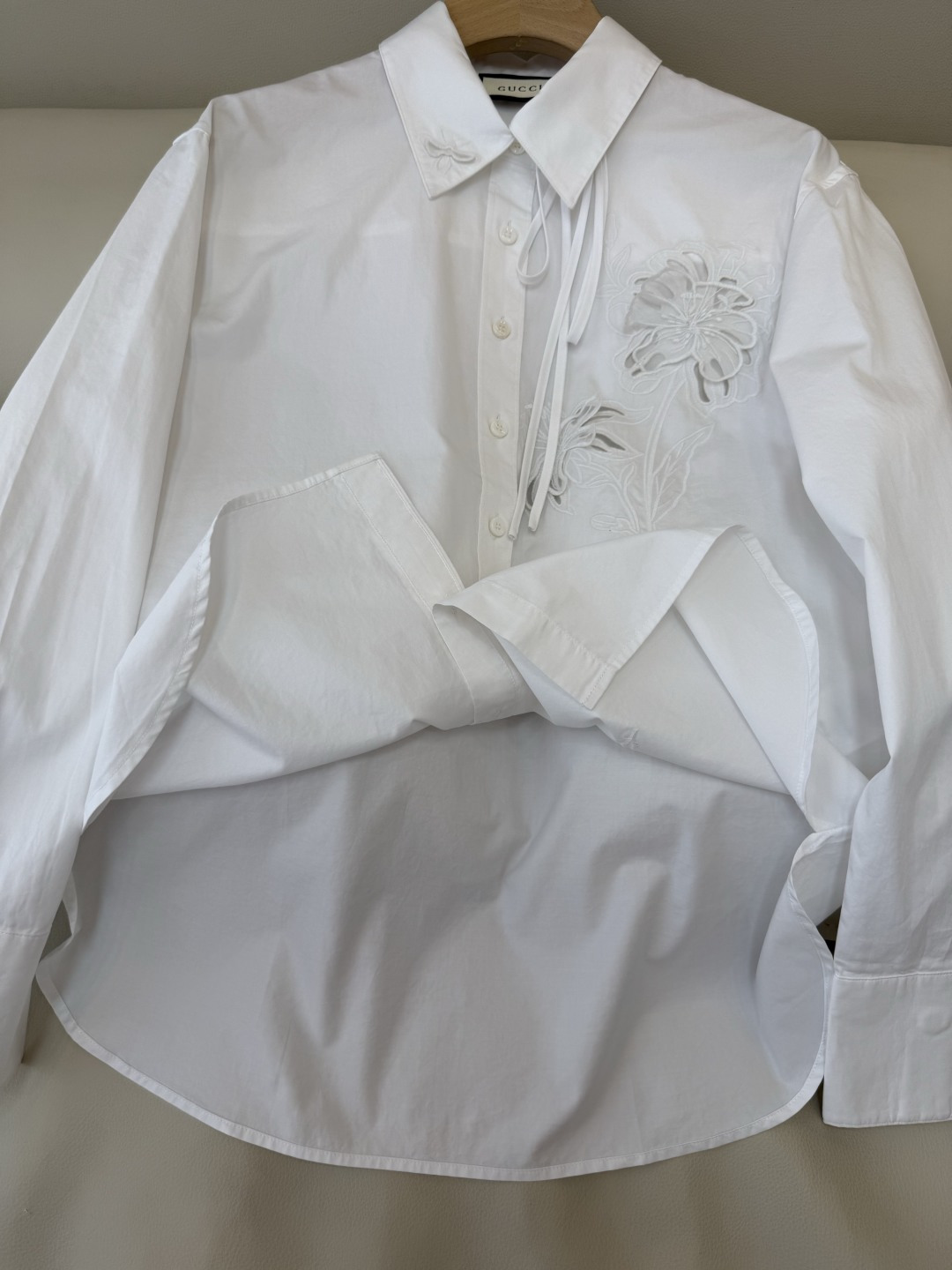 BM003#新款衬衫‼️GU 镂空绣花 长袖衬衫 白色 蓝色 SML