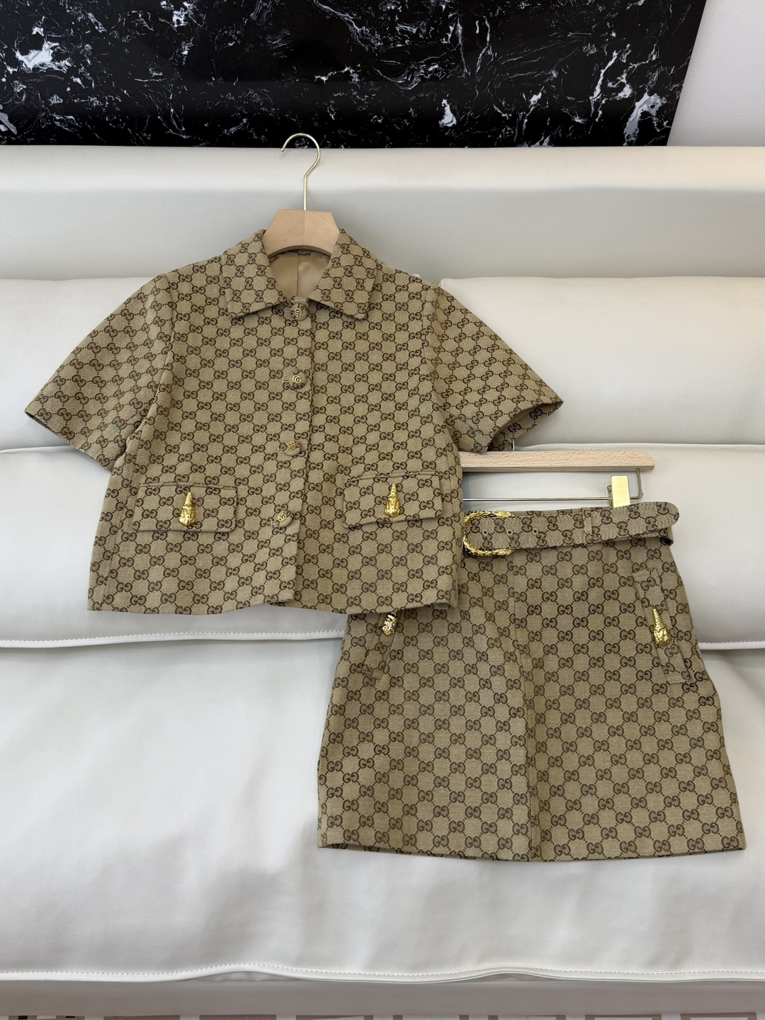 NO:738139,Tops and Skirts GU001# New Suit GU Home Latest Jacquard Tops and Skirts Suits Can be split into sizes SML,,skirts,19860909上衣半裙GU001#新款套装GU 家 最新款 提花上衣 半裙 套装 可以拆分码号 SML,,skirts,,Women's clothing