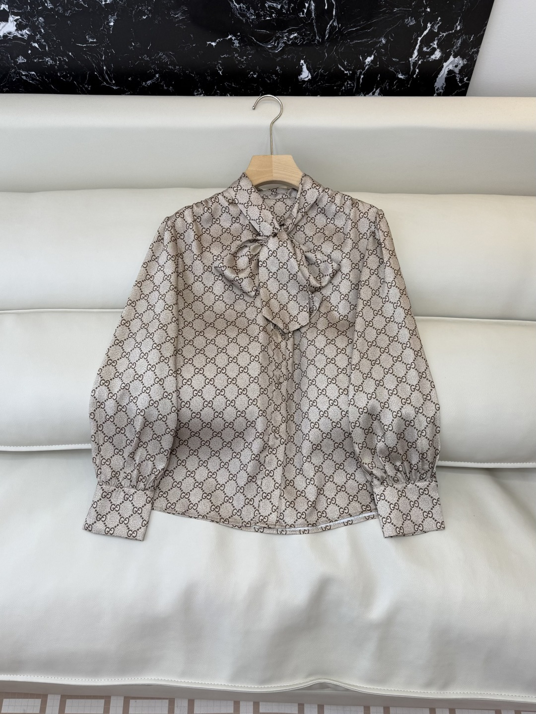 NO:738131,GU006# New Tops Factory Tops GU Home Latest Double G Printed Bow Tops Long Sleeve Shirts SML,,shirts,19860909GU006#新款上衣工厂上衣 GU 家 最新款 双G印花蝴蝶结 上衣 长袖衬衫 SML,,shirts,,Women's clothing