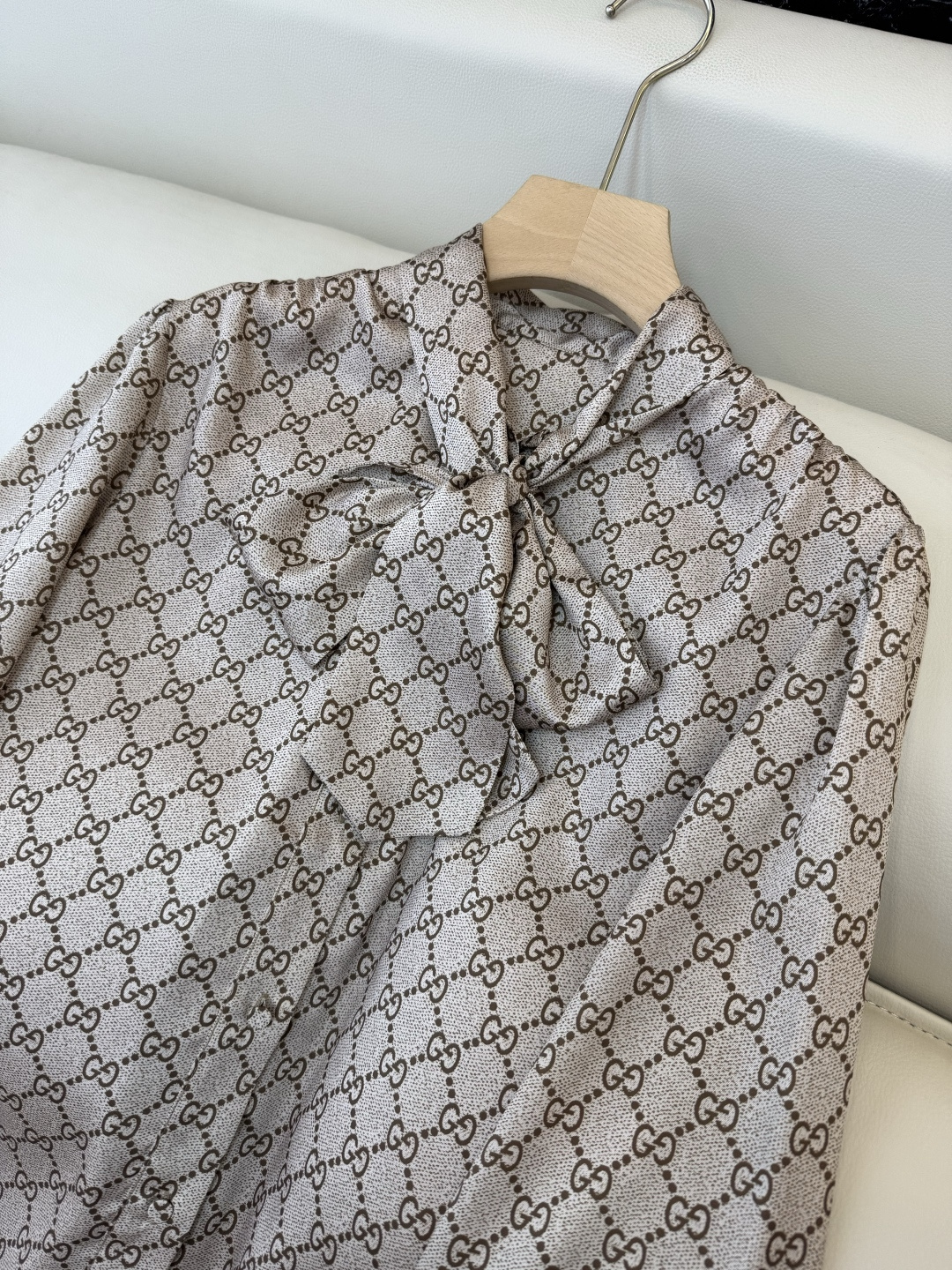 GU006#新款上衣‼️GU 家 最新款 双G印花蝴蝶结 上衣 长袖衬衫 SML