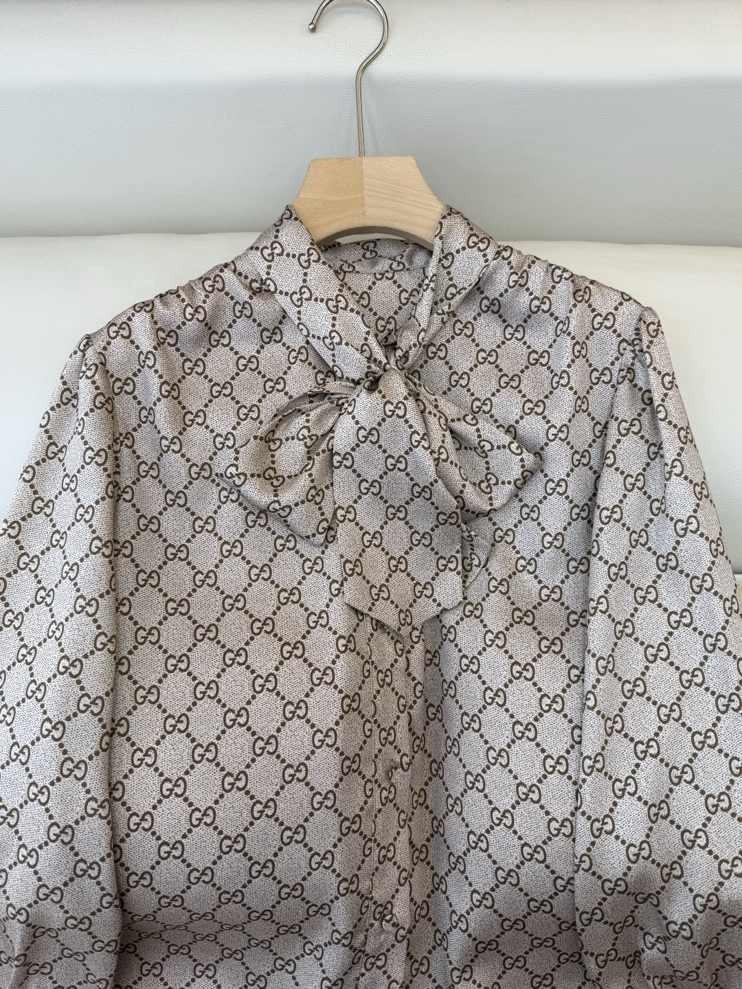 GU006#新款上衣‼️GU 家 最新款 双G印花蝴蝶结 上衣 长袖衬衫 SML