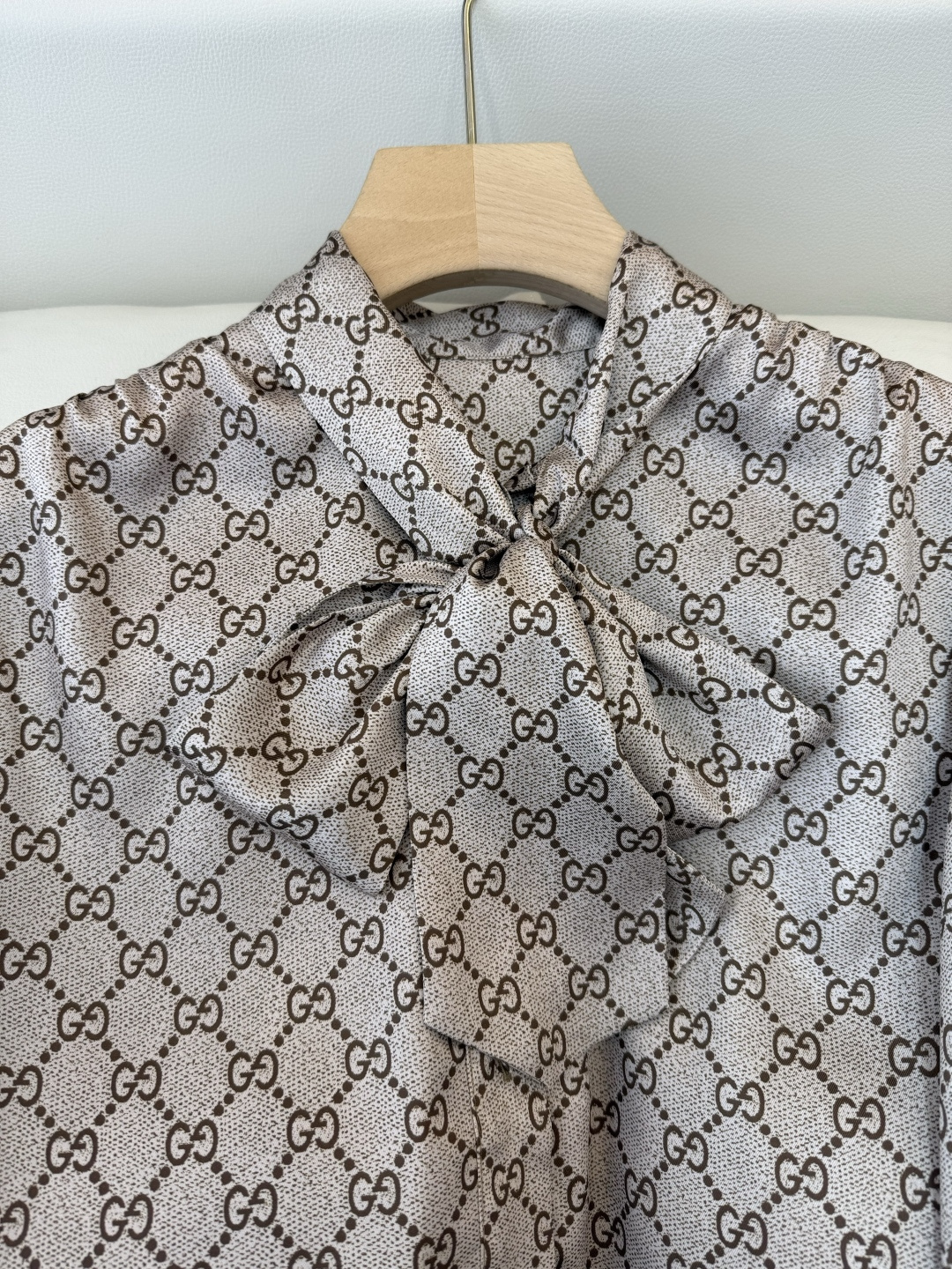 GU006#新款上衣‼️GU 家 最新款 双G印花蝴蝶结 上衣 长袖衬衫 SML