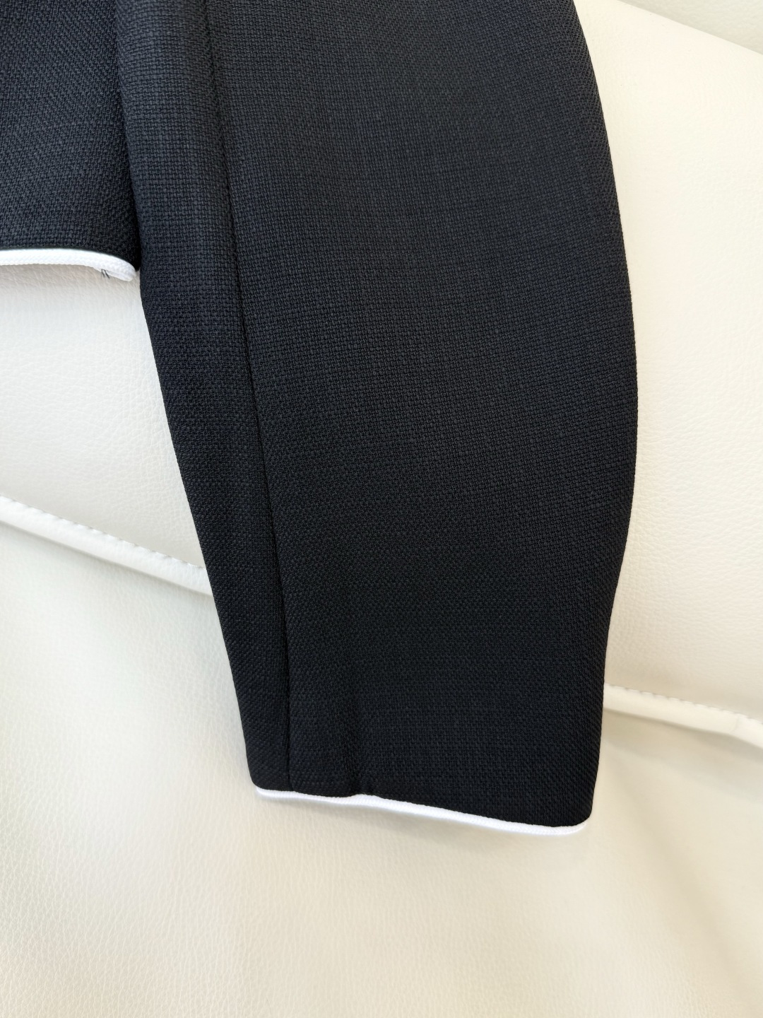 HXZ086#新款外套💕CH小香 多口袋 刺绣字母 西装外套 白色 黑色 SMLXL