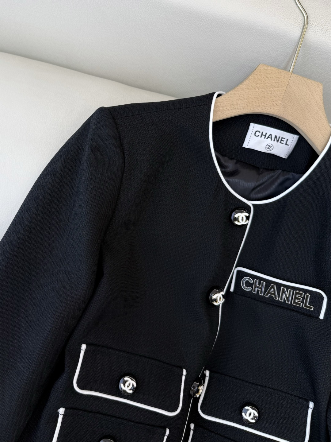 HXZ086#新款外套💕CH小香 多口袋 刺绣字母 西装外套 白色 黑色 SMLXL