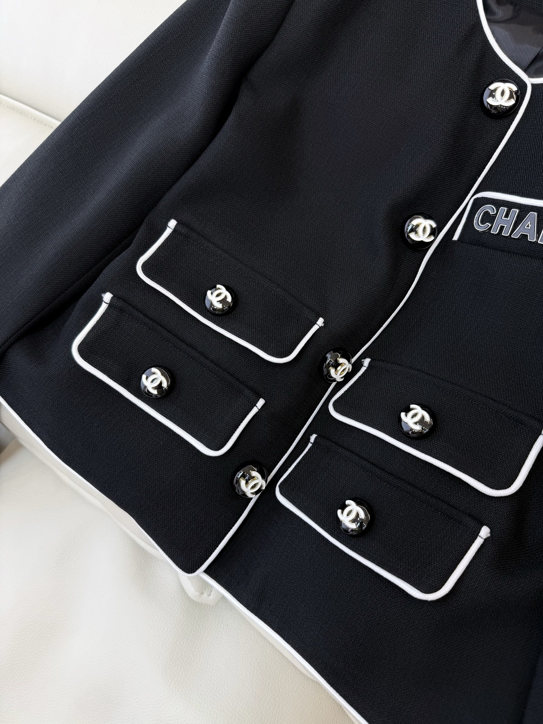 HXZ086#新款外套💕CH小香 多口袋 刺绣字母 西装外套 白色 黑色 SMLXL