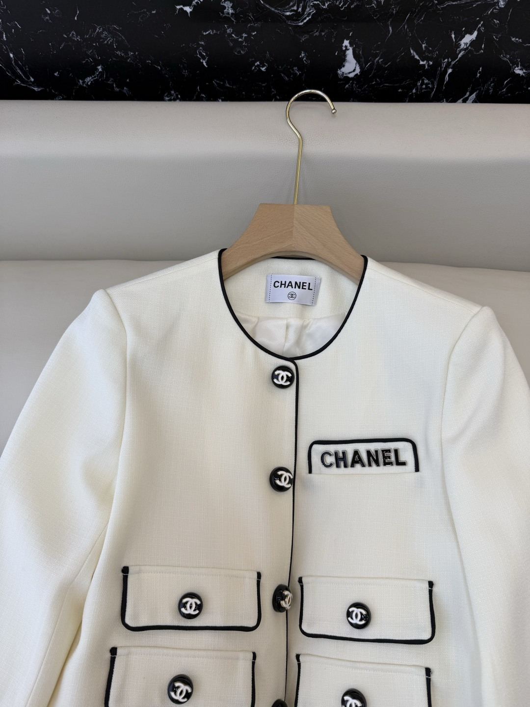 HXZ086#新款外套💕CH小香 多口袋 刺绣字母 西装外套 白色 黑色 SMLXL