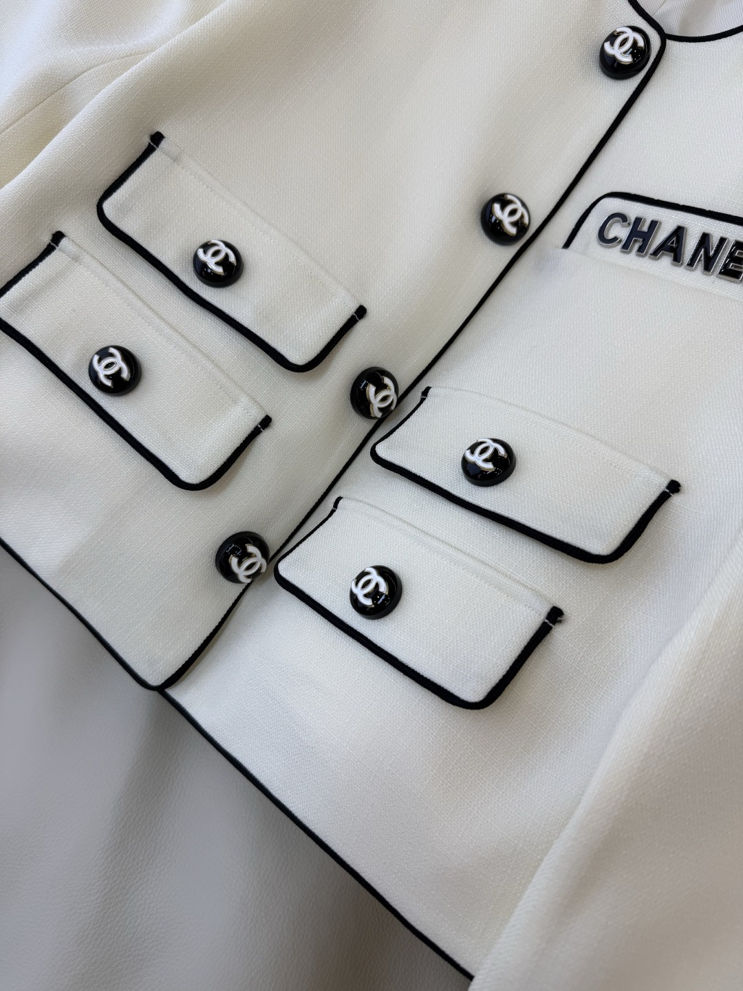 HXZ086#新款外套💕CH小香 多口袋 刺绣字母 西装外套 白色 黑色 SMLXL
