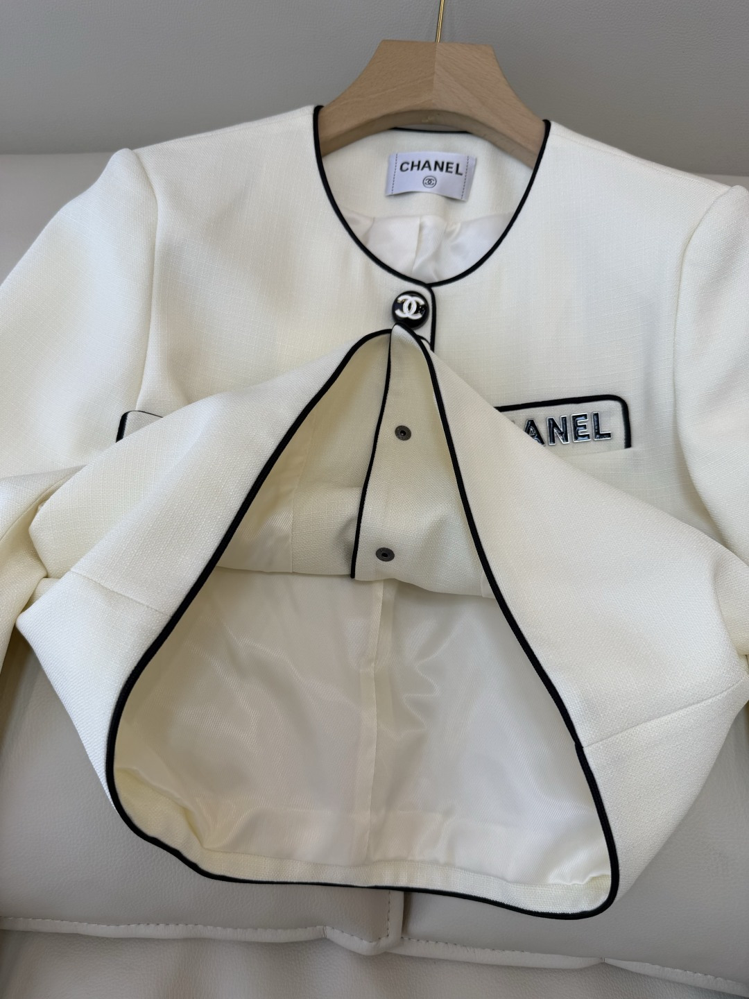 HXZ086#新款外套💕CH小香 多口袋 刺绣字母 西装外套 白色 黑色 SMLXL