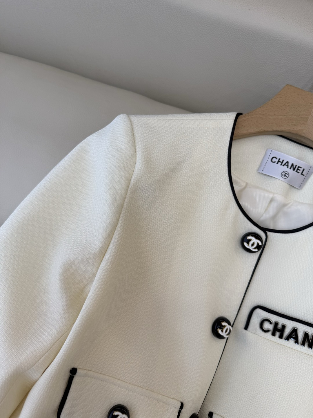 HXZ086#新款外套💕CH小香 多口袋 刺绣字母 西装外套 白色 黑色 SMLXL