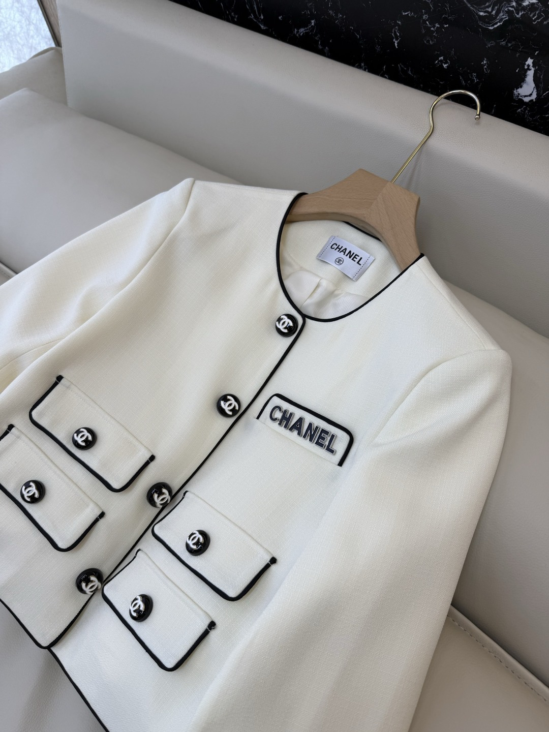 HXZ086#新款外套💕CH小香 多口袋 刺绣字母 西装外套 白色 黑色 SMLXL