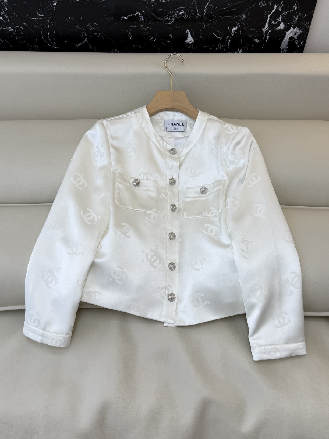 NO:722585,HXZ084# New Jacket CH Xiaoxiang acetate fabric suit jacket white black SMLXL, Chanel-clothing, chanel, jackets & coats, business suit,19860909HXZ084#新款外套 CH小香 醋酸面料 西装外套 白色 黑色 SMLXL,香奈儿-服装,chanel,jackets & coats,business suit,,Women's clothing