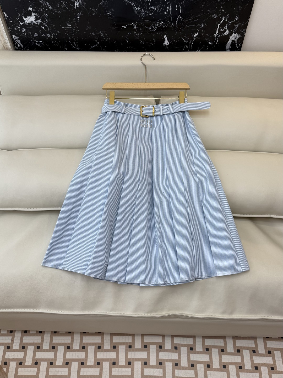 NO:740004,AW008# new skirt factory miu home letter embroidery long skirt with belt light blue dark blue SML,,miumiu,skirts,19860909AW008#新款半裙工厂 miu家 字母绣花 长半裙配腰带 浅蓝 深蓝 SML,,miumiu,skirts,,Women's clothing