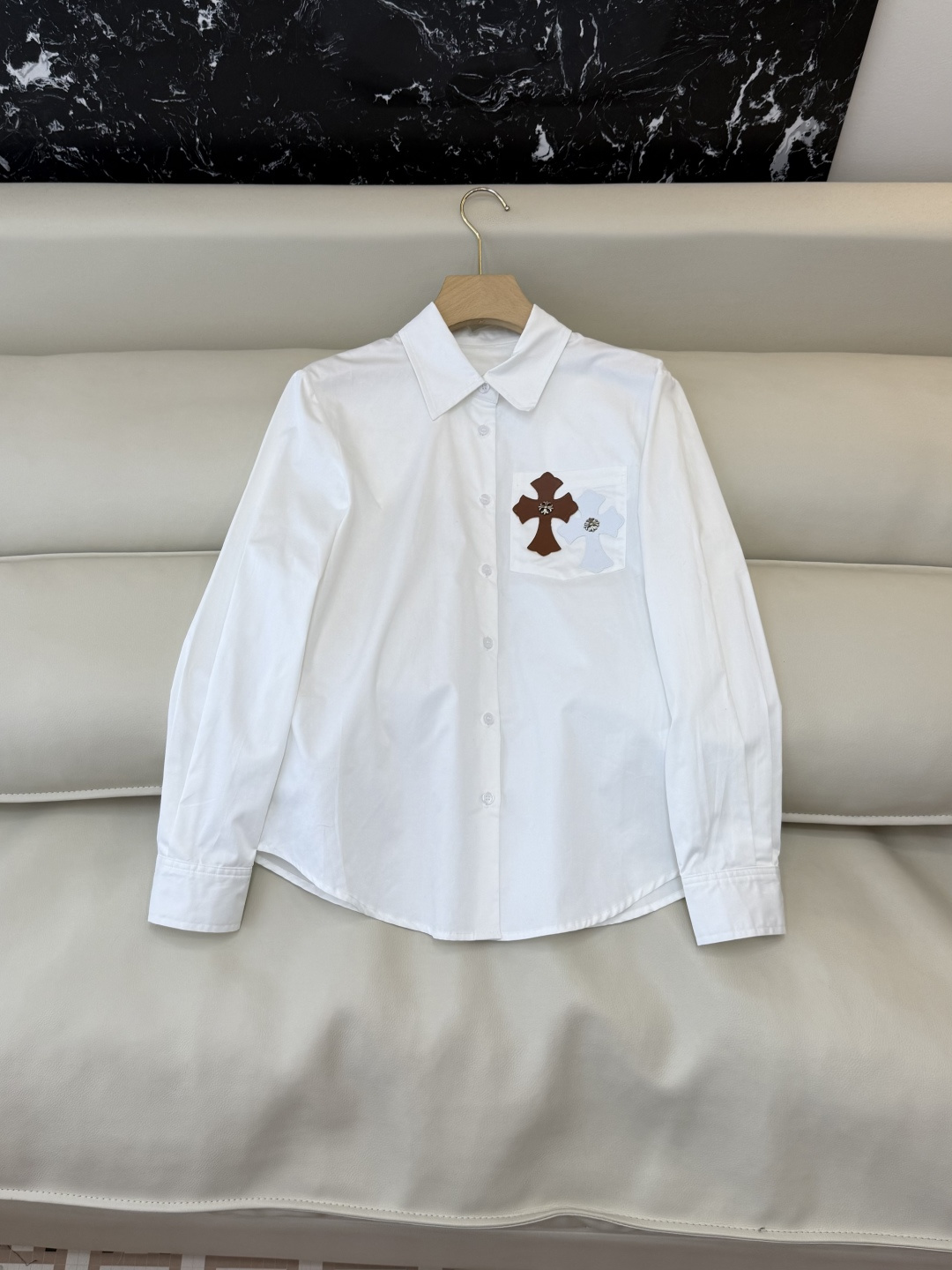 NO:740003,AW014# New Shirt Factory Special Chrome Hearts Leather Label Long Sleeve Shirt Black White SML,,chrome hearts,shirts,19860909AW014#新款衬衫工厂特 克罗心 皮标 长袖衬衫 黑色 白色 SML,,chrome hearts,shirts,,Women's clothing