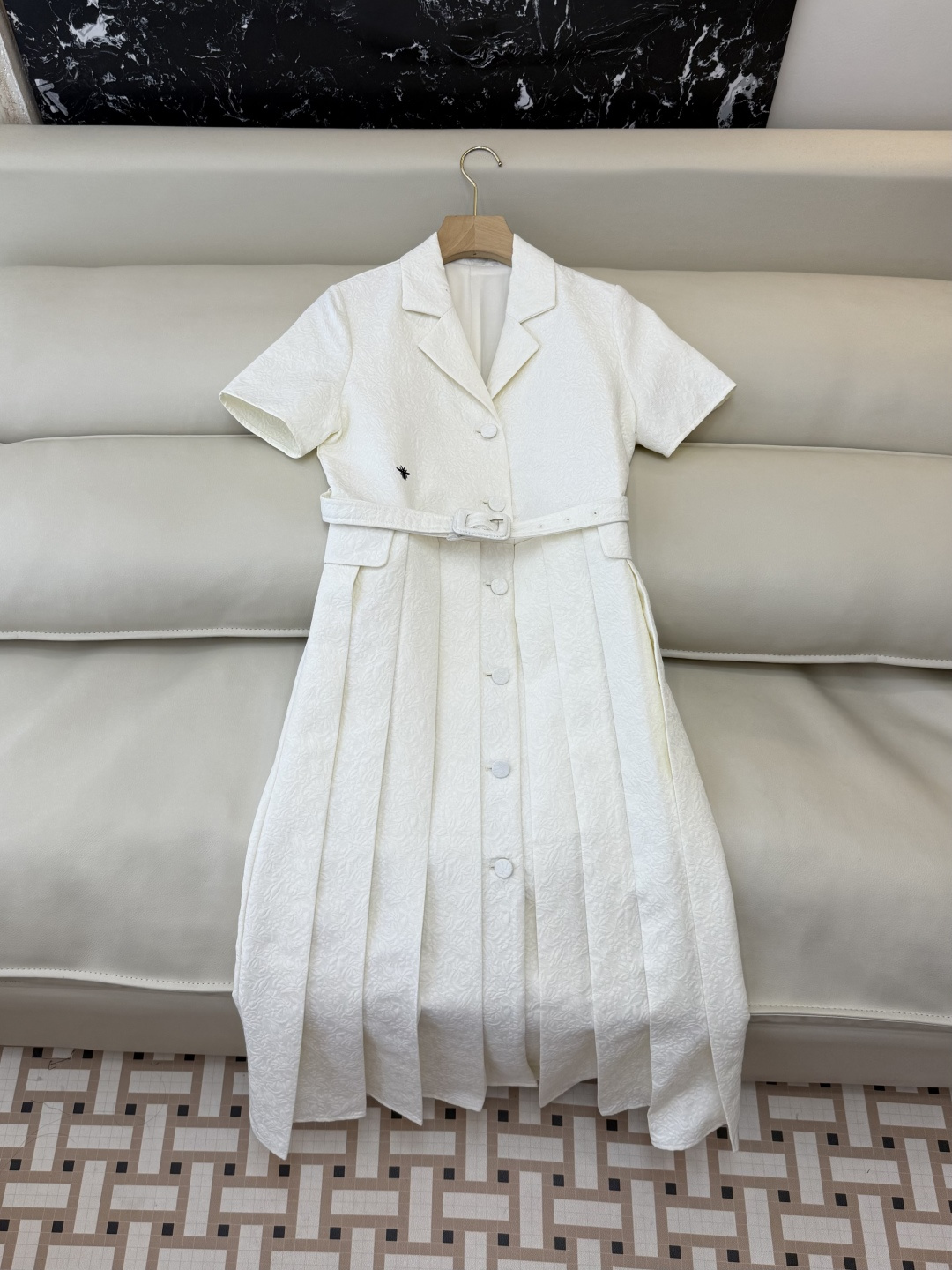 NO:739994,AW011#New dress factory Di* embossed dark pattern short-sleeved belted dress black white SML,,skirts,T-shirt,19860909AW011#新款连衣裙工厂 Di* 浮雕暗纹 短袖配腰带连衣裙 黑色 白色 SML,,skirts,T-shirt,,Women's clothing