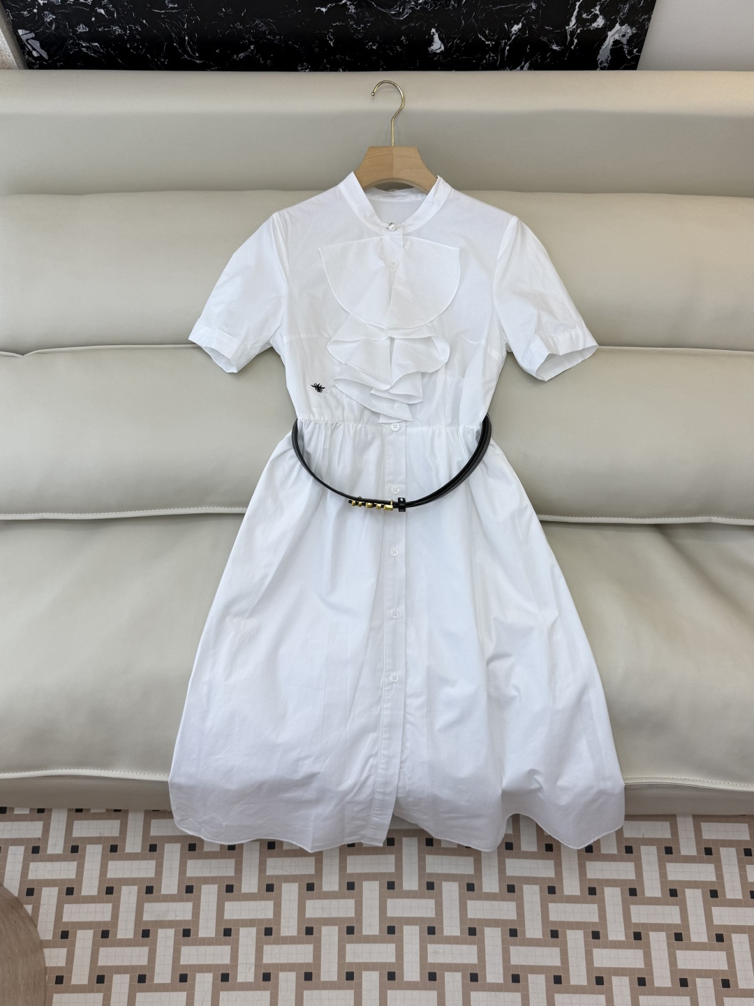 NO:739998,AW012#New dress factory Di* ruffle embroidered little bee short-sleeved belted dress blue white SML,,skirts,T-shirt,19860909AW012#新款连衣裙工厂 Di* 荷叶边绣小蜜蜂 短袖配腰带连衣裙 蓝色 白色 SML,,skirts,T-shirt,,Women's clothing