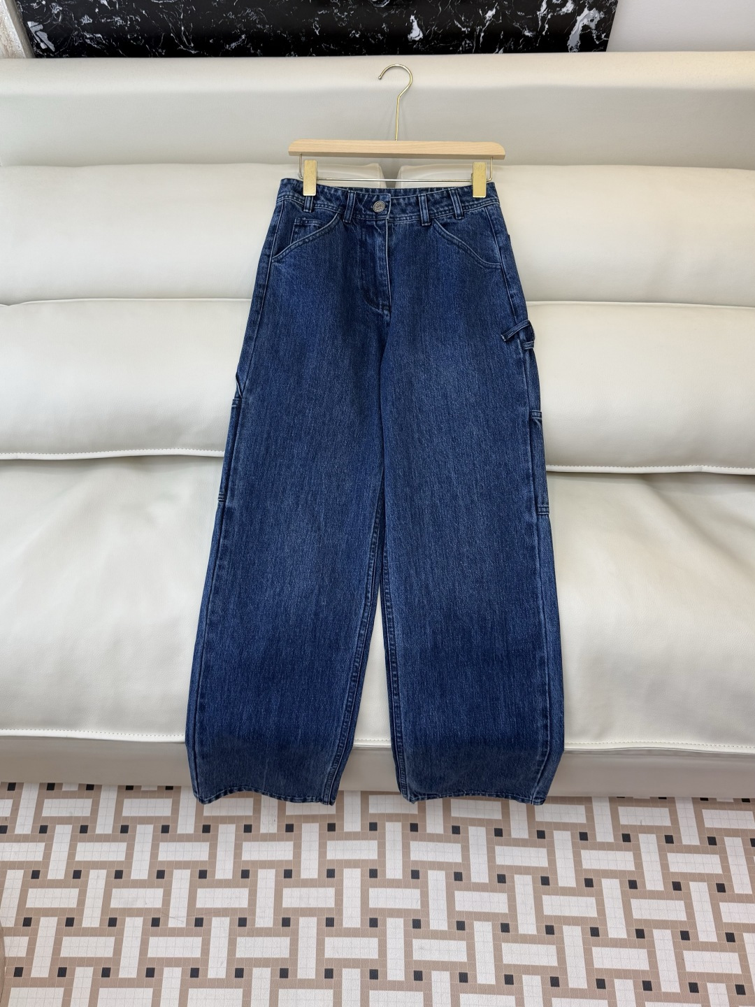 NO:739988,GU016# New Jeans Factory CH Xiaoxiang Double C Trousers Jeans Blue White SML,,jeans,19860909GU016#新款牛仔裤工厂 CH小香 双C 长裤 牛仔裤 蓝色 白色 SML,,jeans,,Women's clothing