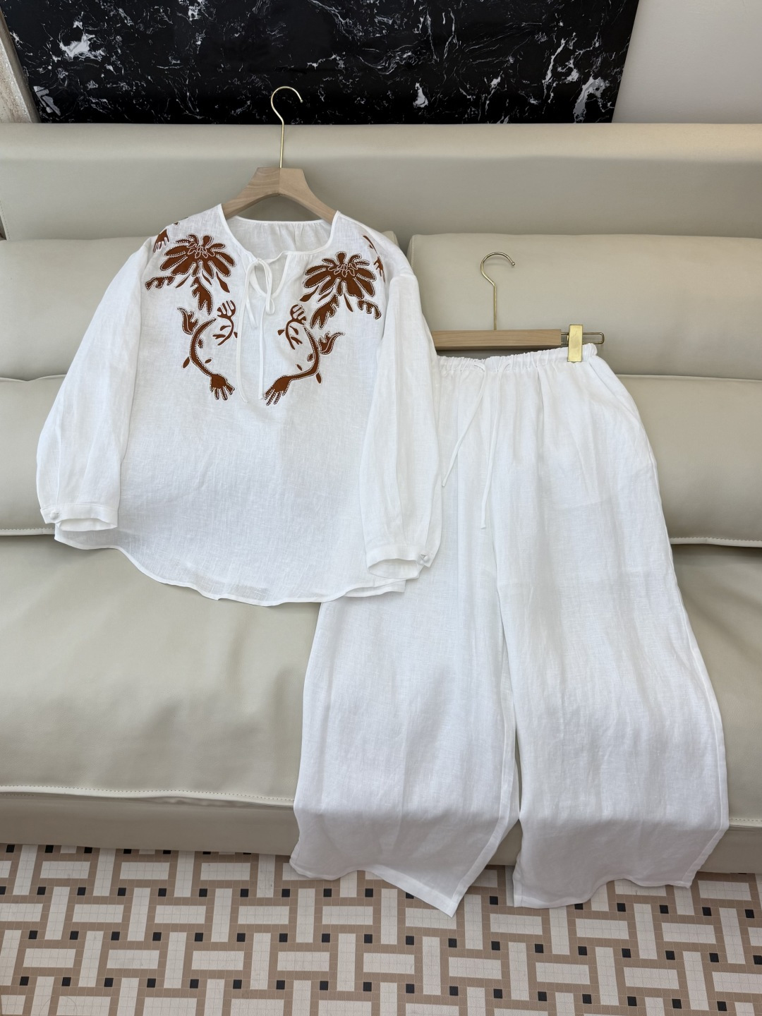 NO:747720,YM084# new suit factory zim... embroidered linen top trouser suit light yellow white SMLXL,,19860909YM084#新款套装工厂 zim…绣花 亚麻上衣 长裤套装 浅黄色 白色 SMLXL,,,Women's clothing