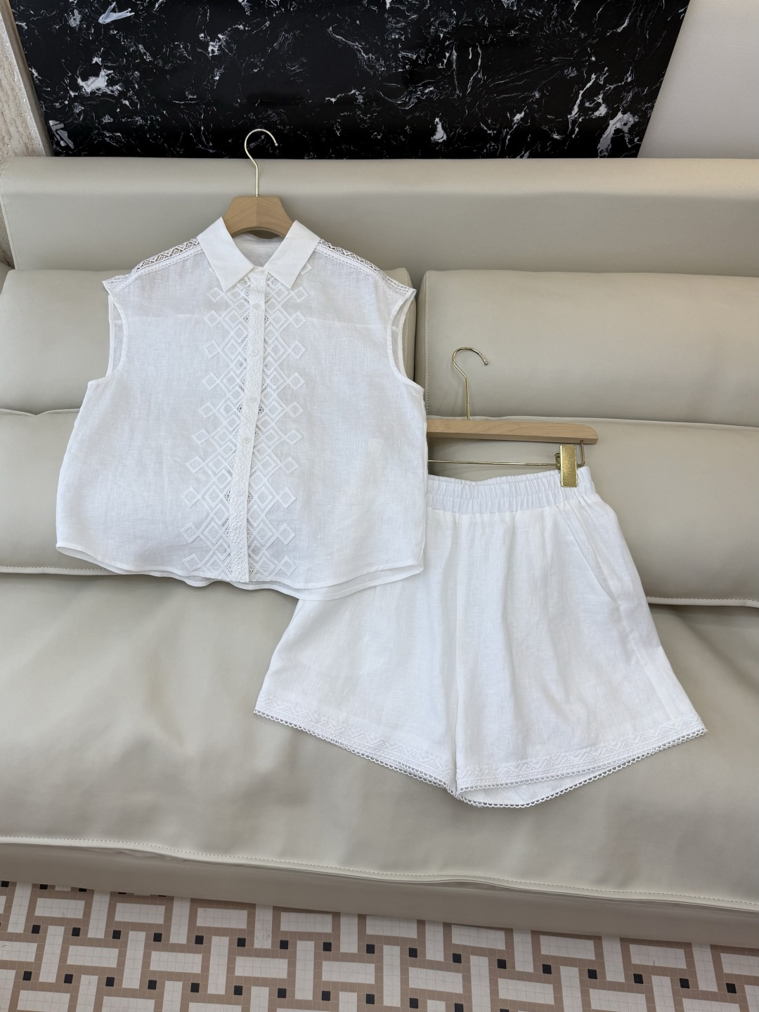 NO:747702,YM092# new suit factory zim linen embroidered top shorts suit white light yellow SMLXL,,shorts,19860909YM092#新款套装工厂 zim 亚麻绣花上衣 短裤 套装 白色 浅黄色 SMLXL,,shorts,,Women's clothing