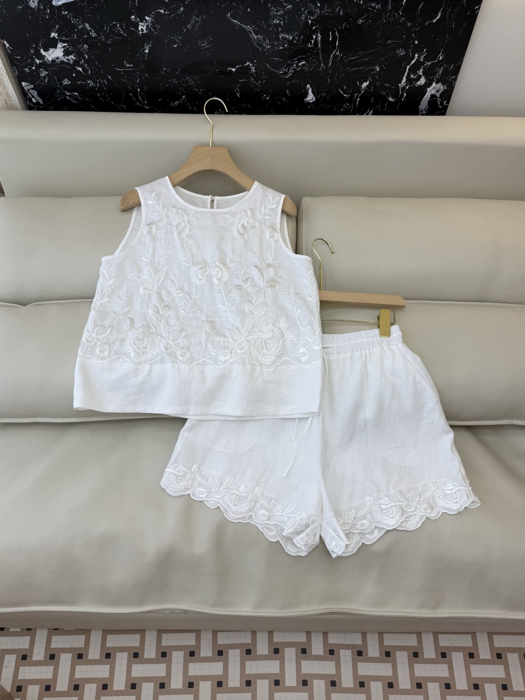 NO:747726,YM093# new suit factory zim linen embroidered top shorts suit white rose red light yellow SMLXL,,shorts,19860909YM093#新款套装工厂 zim 亚麻绣花上衣 短裤 套装 白色 玫红色 浅黄色 SMLXL,,shorts,,Women's clothing