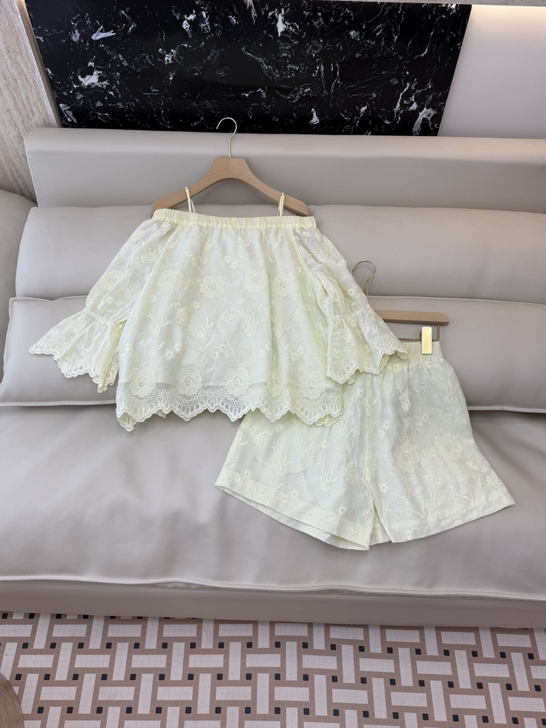 NO:747738,YM096# new suit factory zim linen off-shoulder embroidered top shorts suit white light yellow SMLXL,,shorts,19860909YM096#新款套装工厂 zim 亚麻露肩 绣花上衣 短裤 套装 白色 浅黄色 SMLXL,,shorts,,Women's clothing