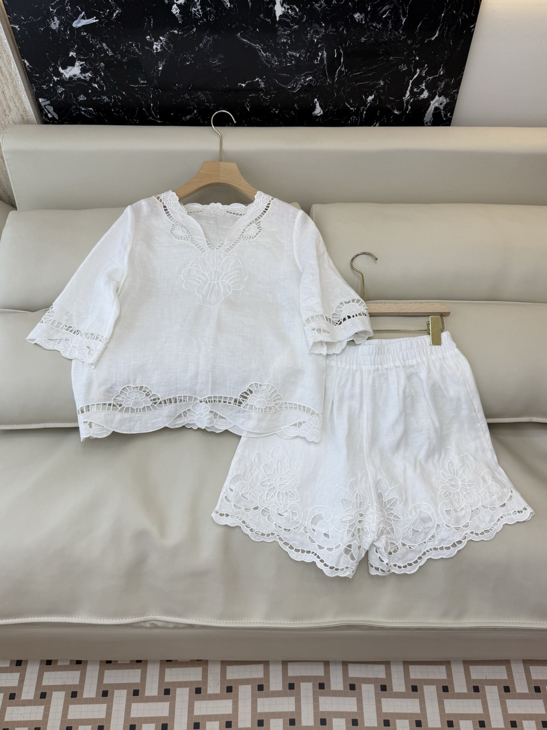NO:747703,YM098# new suit factory zim linen hollow embroidered top shorts suit white blue light yellow SMLXL,,shorts,19860909YM098#新款套装工厂 zim 亚麻镂空 绣花上衣 短裤 套装 白色 蓝色 浅黄色 SMLXL,,shorts,,Women's clothing