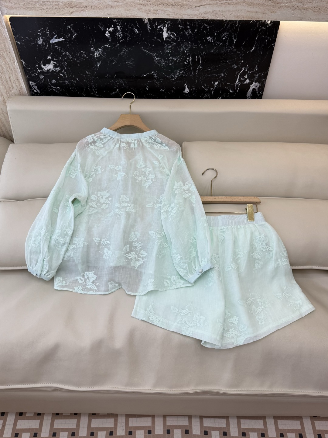 YM097#新款套装‼️zim 100%亚麻绣花上衣 ➕短裤 套装 白色 浅蓝色 浅黄色 SMLXL