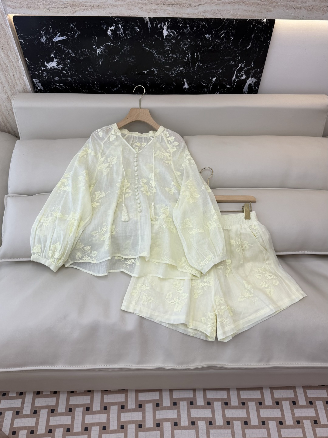 YM097#新款套装‼️zim 100%亚麻绣花上衣 ➕短裤 套装 白色 浅蓝色 浅黄色 SMLXL