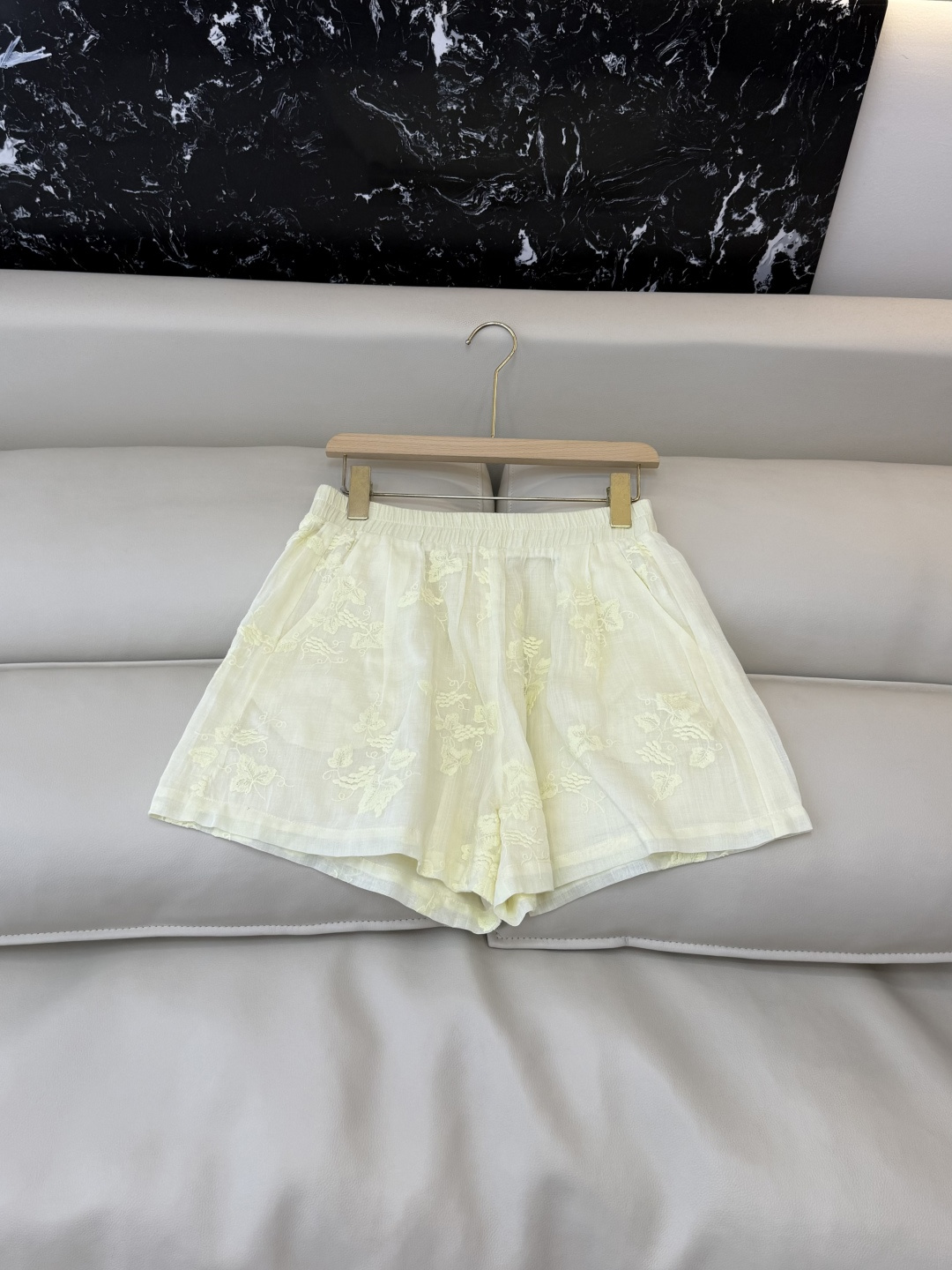 YM097#新款套装‼️zim 100%亚麻绣花上衣 ➕短裤 套装 白色 浅蓝色 浅黄色 SMLXL