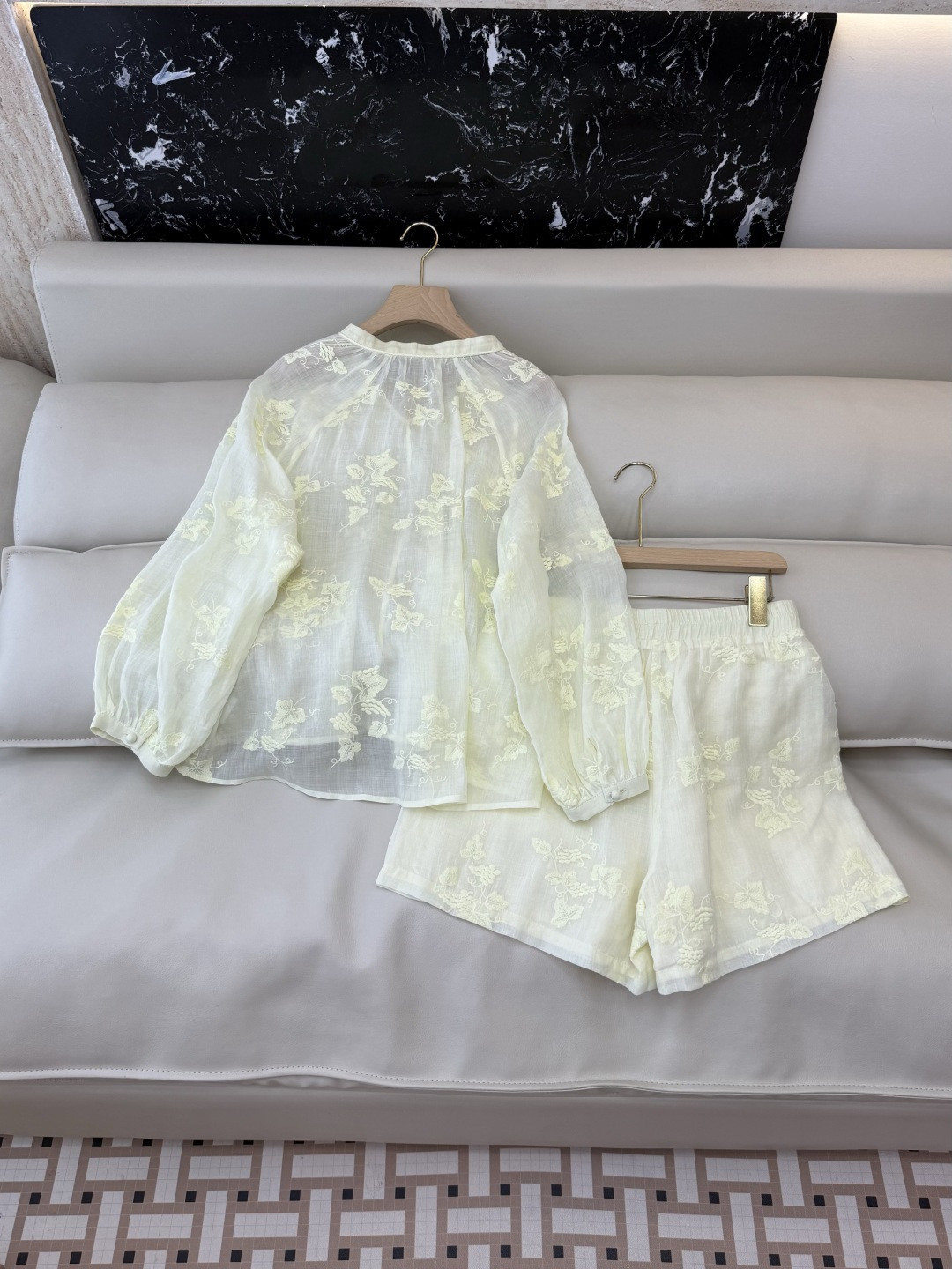 YM097#新款套装‼️zim 100%亚麻绣花上衣 ➕短裤 套装 白色 浅蓝色 浅黄色 SMLXL