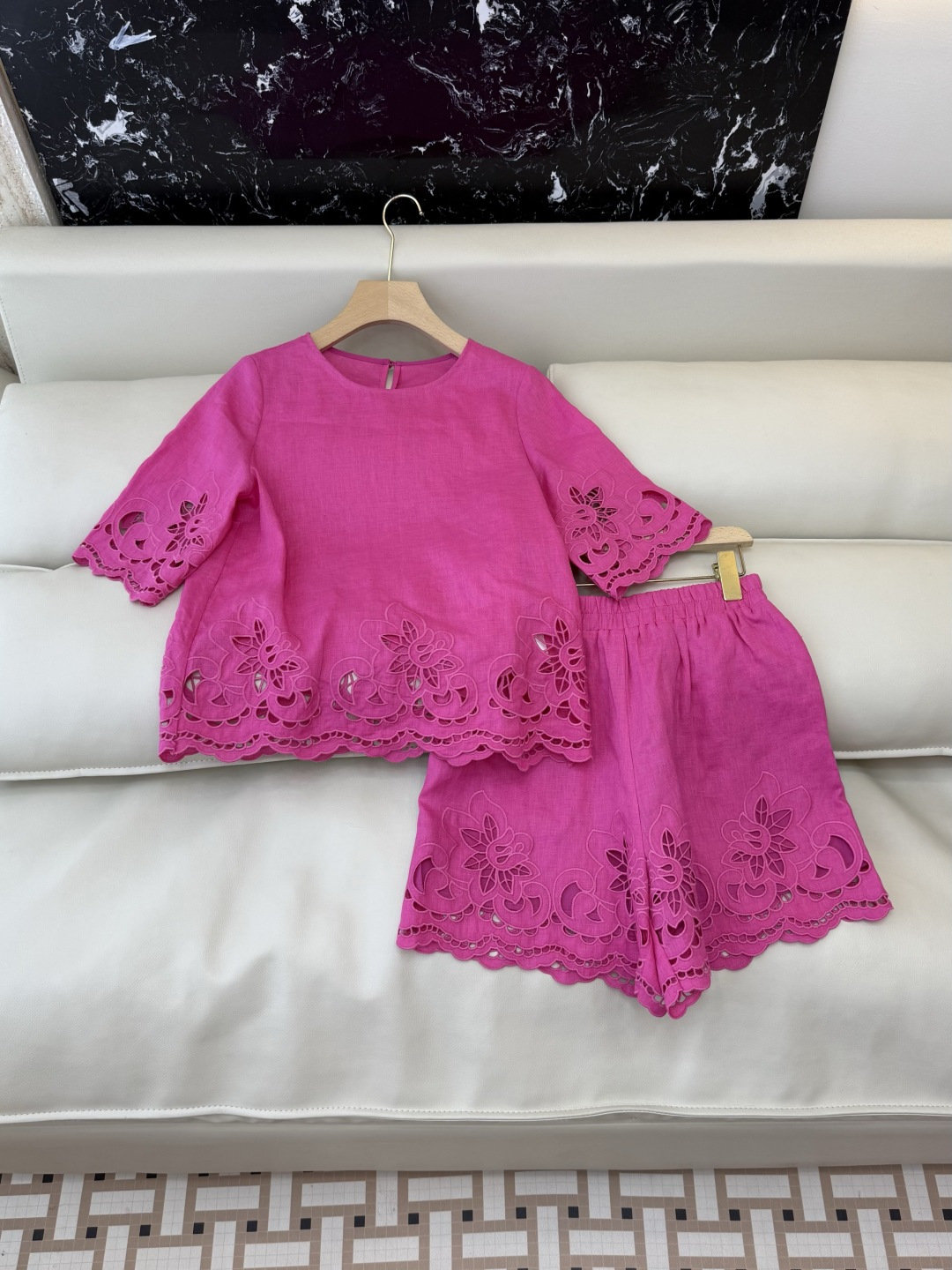 NO:747708,YM083# new suit factory special zim...hollow embroidery linen top shorts suit rose red white SMLXL,,shorts,19860909YM083#新款套装工厂特 zim…镂空绣花 亚麻上衣 短裤 套装 玫红色 白色 SMLXL,,shorts,,Women's clothing