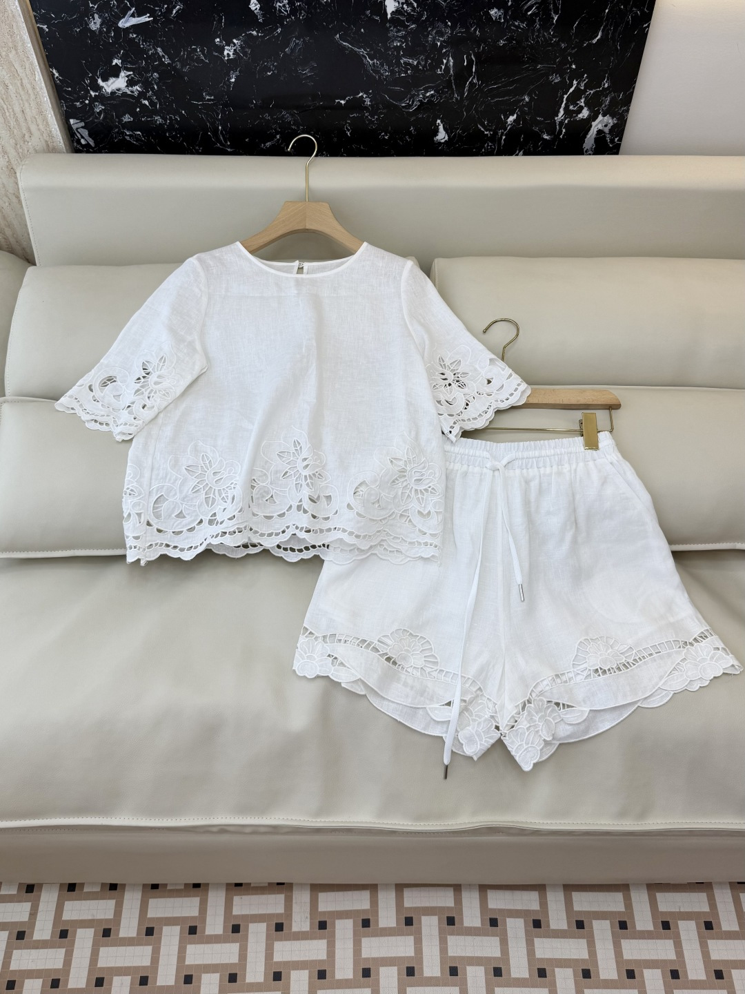 NO:747714,YM083# new suit factory zim...hollow embroidered linen top shorts suit rose red white SMLXL,,shorts,19860909YM083#新款套装工厂 zim…镂空绣花 亚麻上衣 短裤 套装 玫红色 白色 SMLXL,,shorts,,Women's clothing