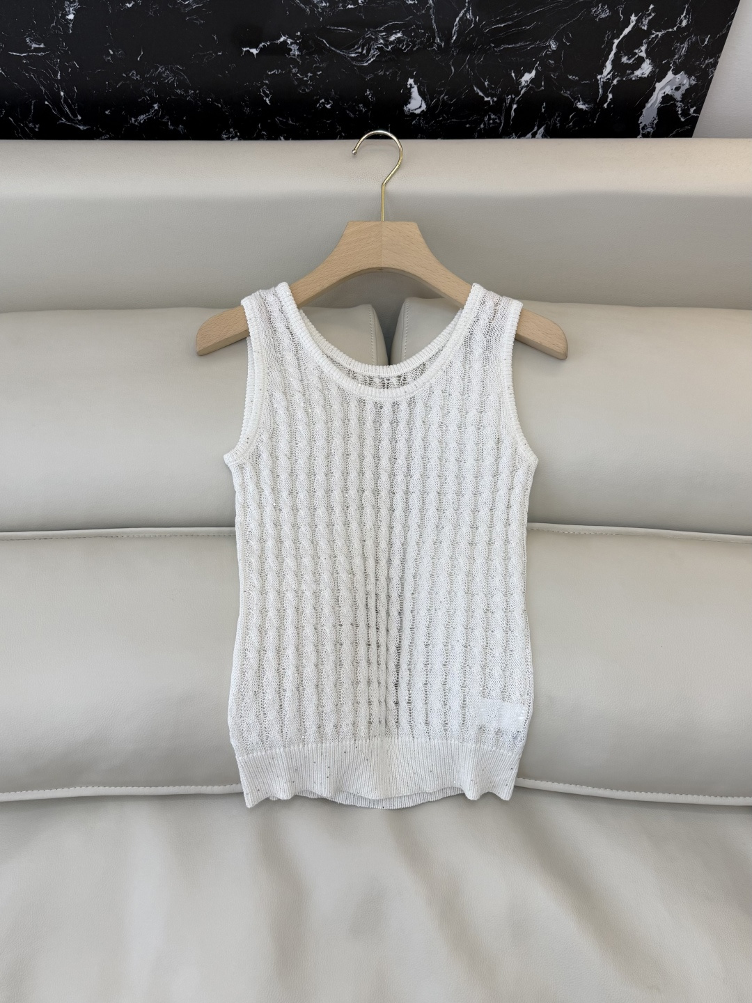 LZM26007#新款背心💕Bc 最新款 镂空无袖背心 杏色 白色 SML