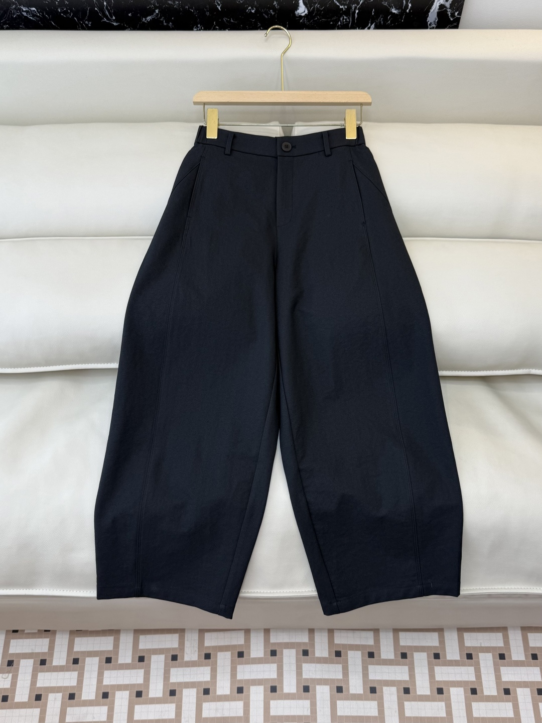 NO:748561,JY6701# New Pants Factory Spring and Summer Running Slimming Nine-Point Pants Three Colors SMLXL,,19860909JY6701#新款裤子工厂 春夏跑量款 显瘦九分长裤 三色 SMLXL,,,Women's clothing