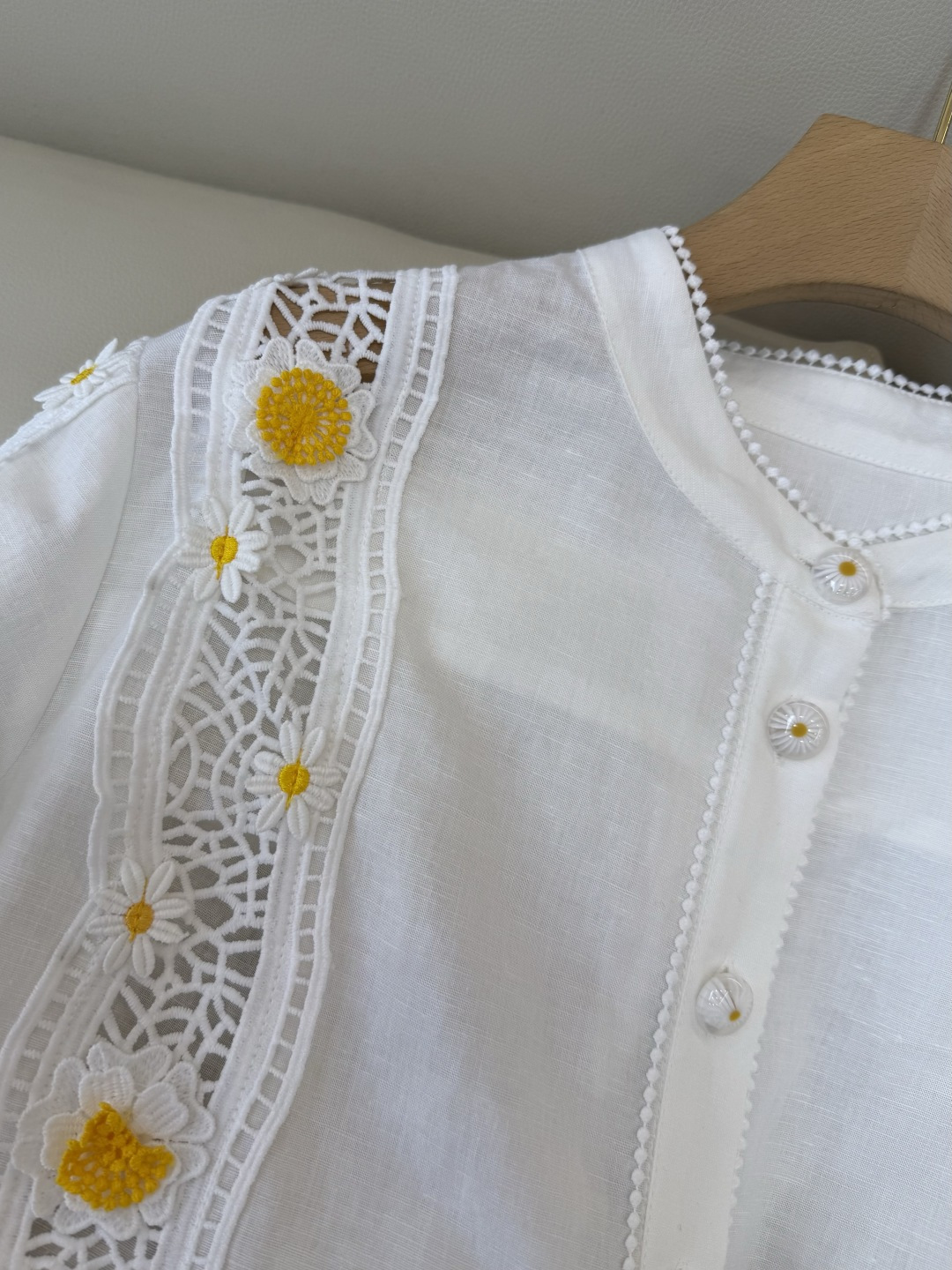 ES019#新款衬衫💕Zim 蕾丝立体花 显瘦 白色衬衫 SML