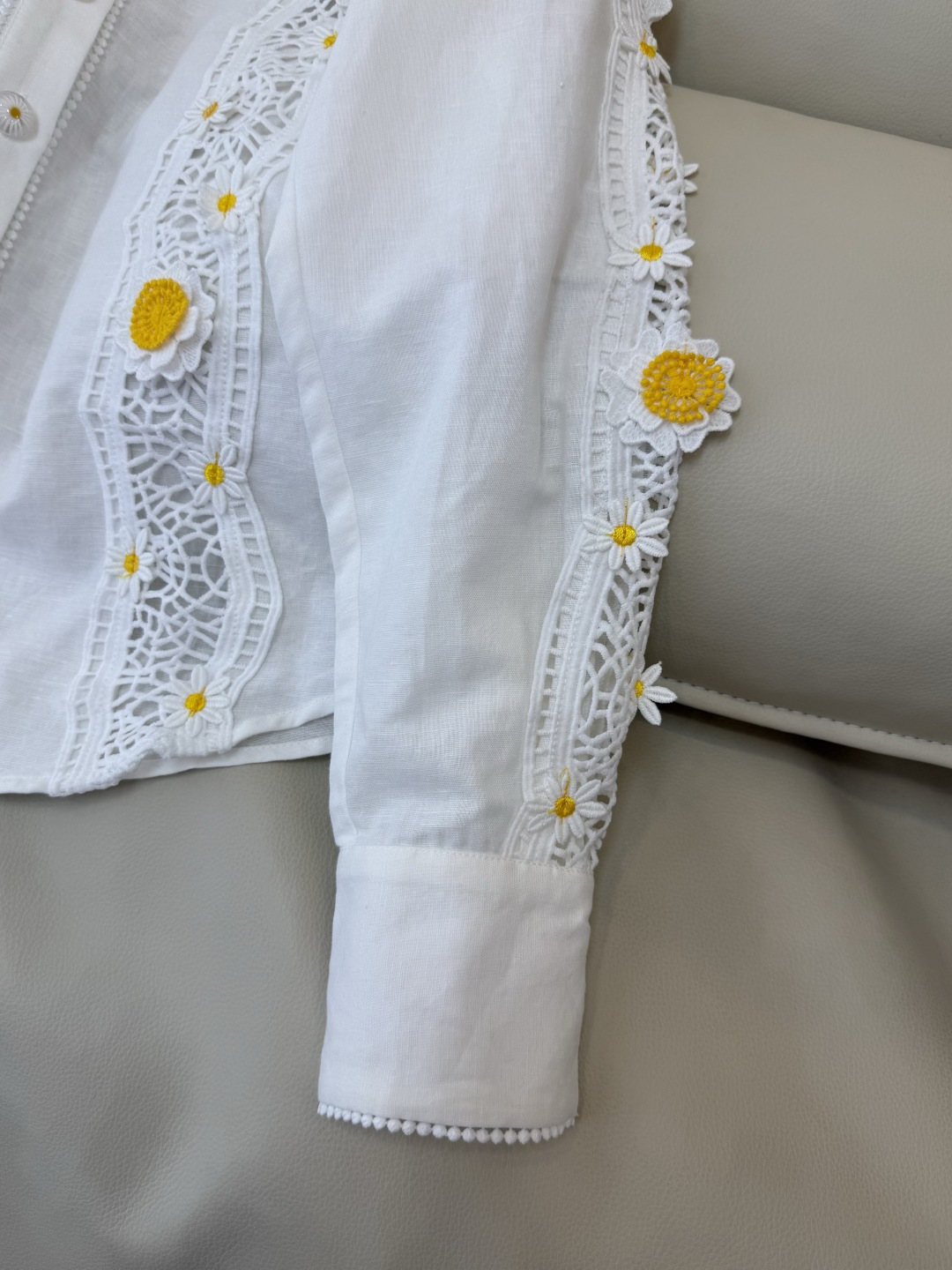 ES019#新款衬衫💕Zim 蕾丝立体花 显瘦 白色衬衫 SML